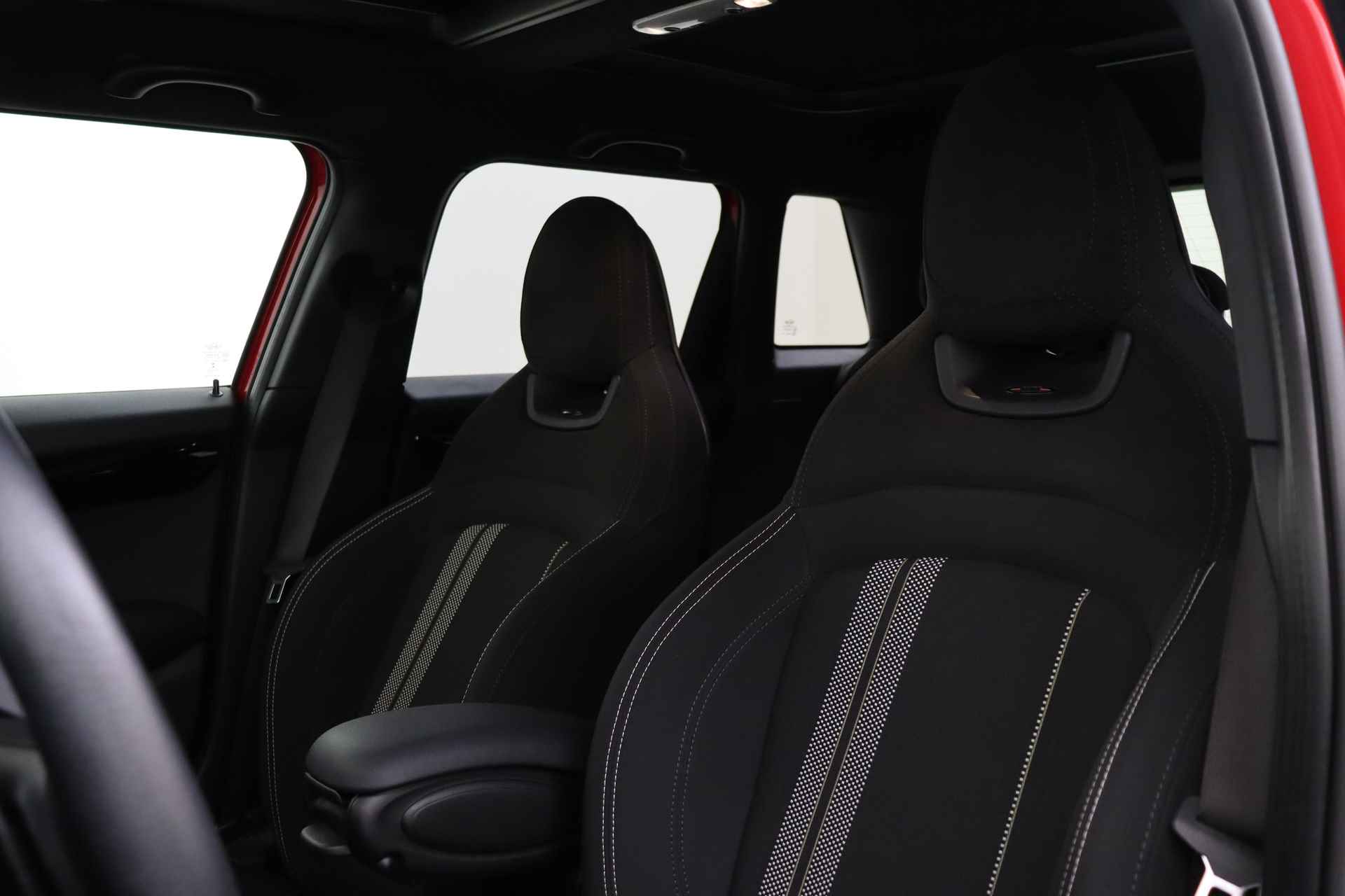 MINI Hatchback Cooper S Pepper Automaat / JCW Pakket / Panoramadak / Achteruitrijcamera / JCW Sportstoelen / Adaptieve LED / Park Assistant / Stoelverwarming - 9/61