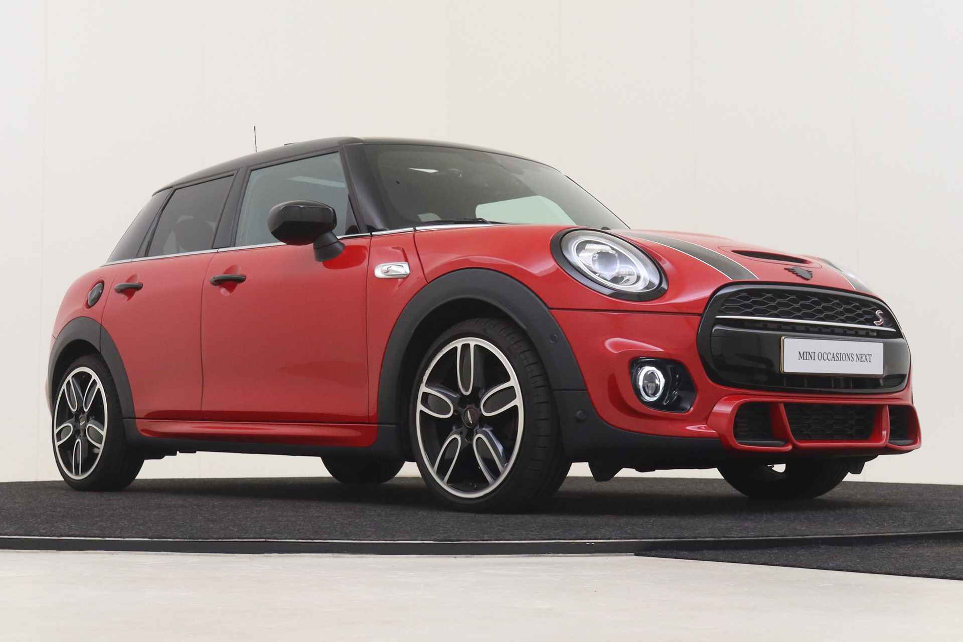 MINI Hatchback Cooper S Pepper Automaat / JCW Pakket / Panoramadak / Achteruitrijcamera / JCW Sportstoelen / Adaptieve LED / Park Assistant / Stoelverwarming - 11/61