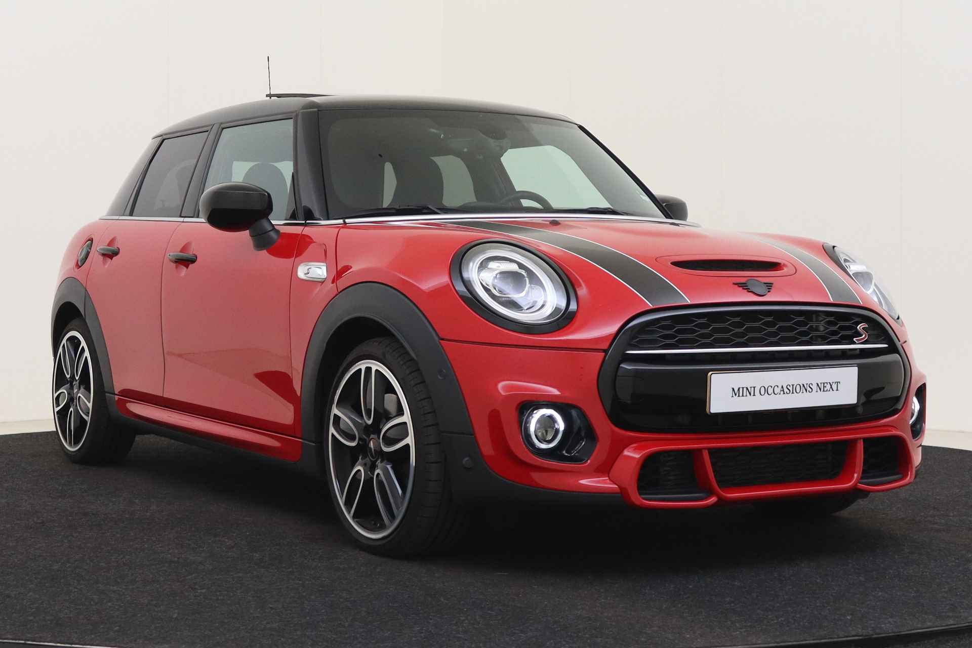 MINI Hatchback Cooper S Pepper Automaat / JCW Pakket / Panoramadak / Achteruitrijcamera / JCW Sportstoelen / Adaptieve LED / Park Assistant / Stoelverwarming - 14/61