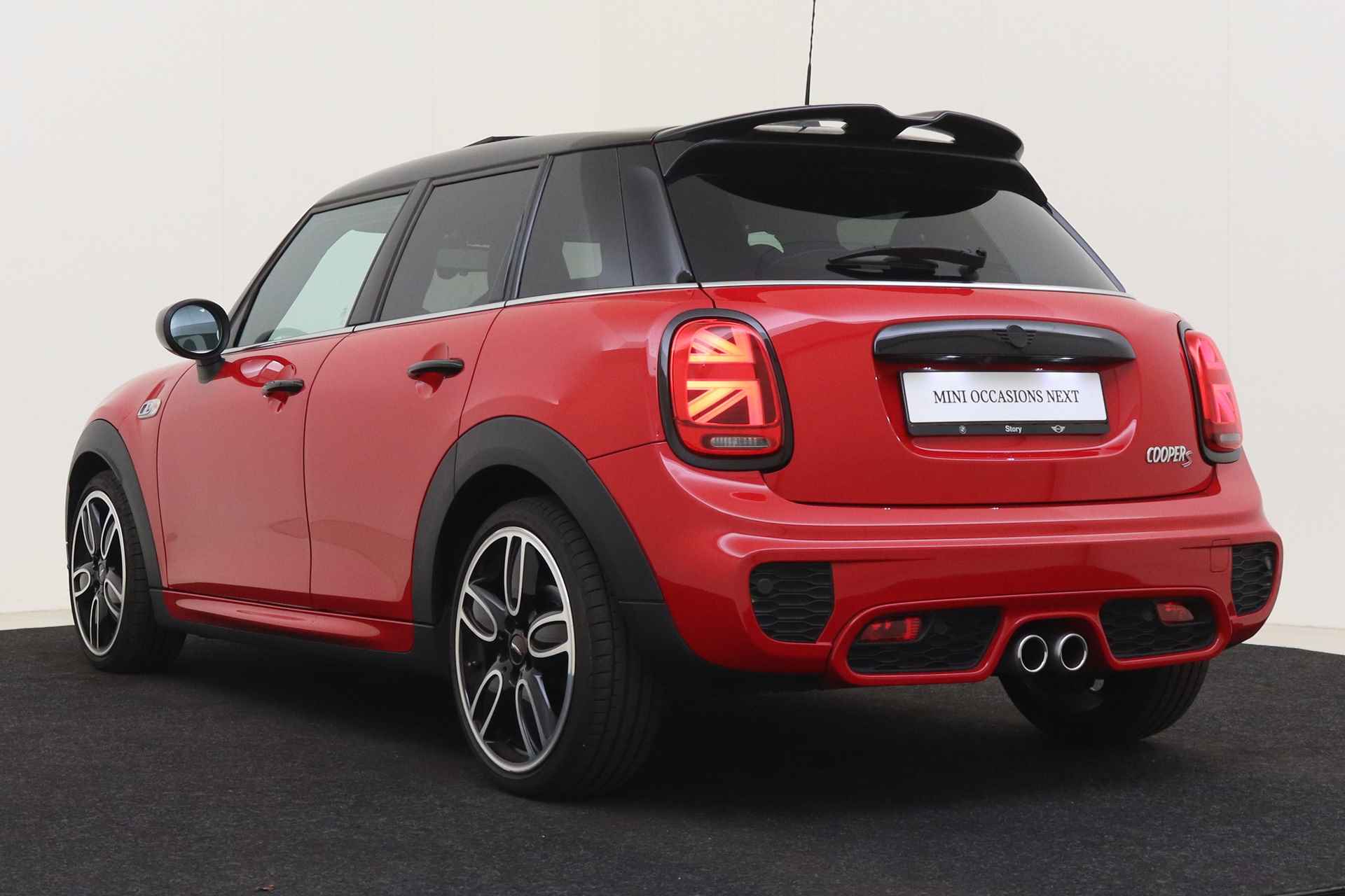 MINI Hatchback Cooper S Pepper Automaat / JCW Pakket / Panoramadak / Achteruitrijcamera / JCW Sportstoelen / Adaptieve LED / Park Assistant / Stoelverwarming - 16/61