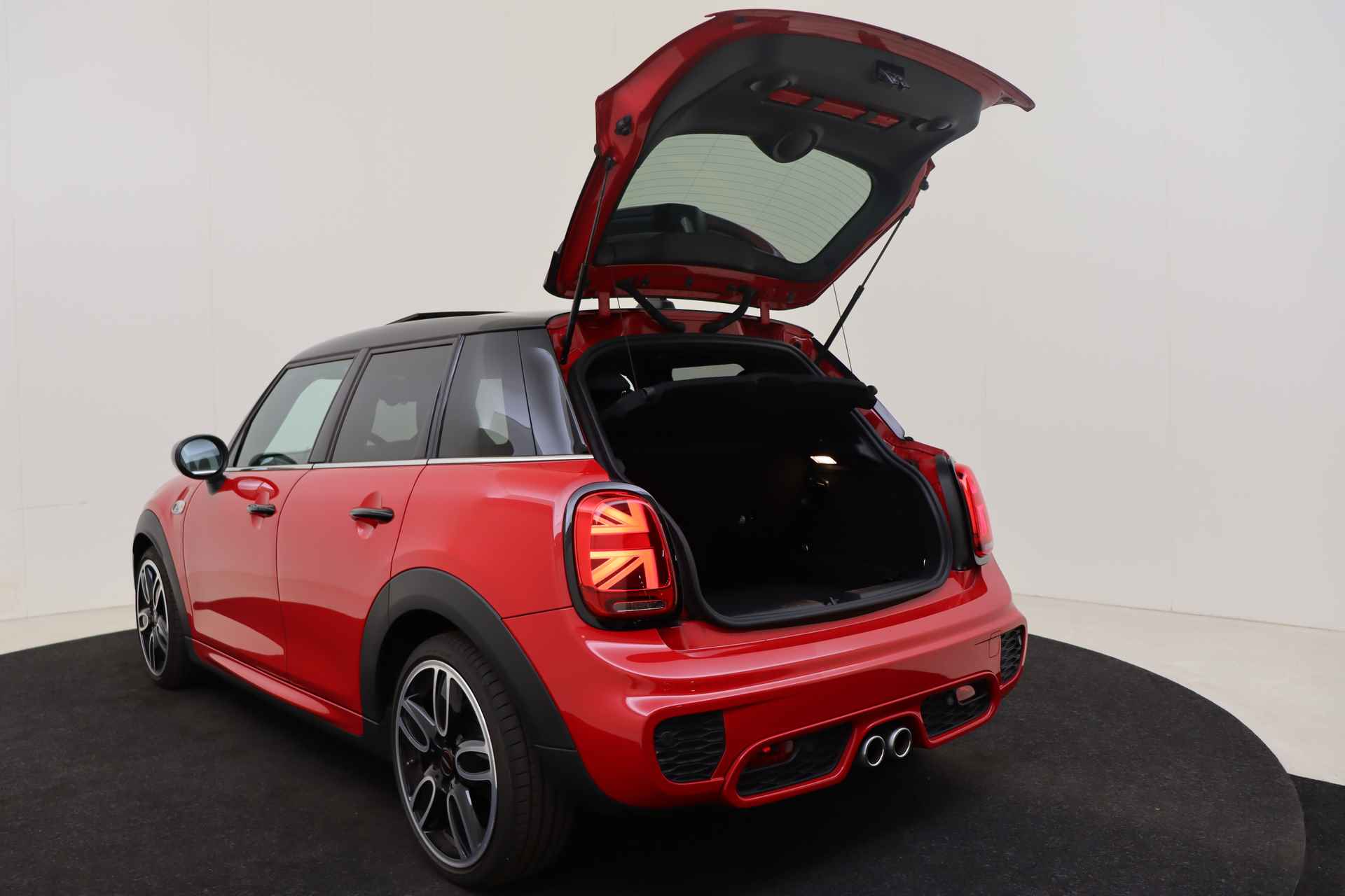 MINI Hatchback Cooper S Pepper Automaat / JCW Pakket / Panoramadak / Achteruitrijcamera / JCW Sportstoelen / Adaptieve LED / Park Assistant / Stoelverwarming - 53/61