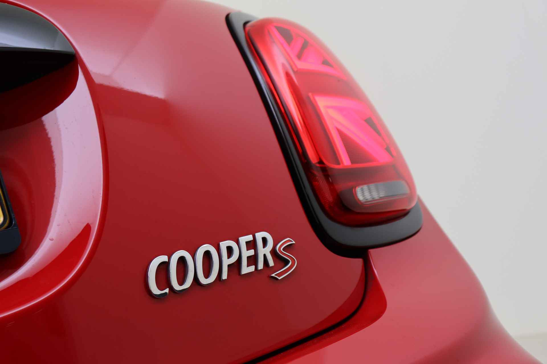 MINI Hatchback Cooper S Pepper Automaat / JCW Pakket / Panoramadak / Achteruitrijcamera / JCW Sportstoelen / Adaptieve LED / Park Assistant / Stoelverwarming - 54/61