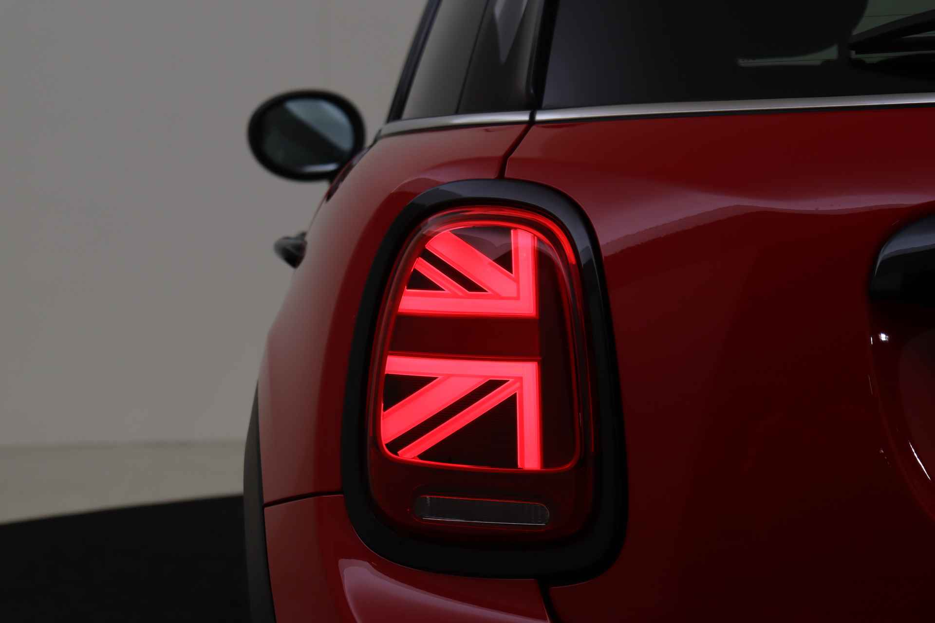 MINI Hatchback Cooper S Pepper Automaat / JCW Pakket / Panoramadak / Achteruitrijcamera / JCW Sportstoelen / Adaptieve LED / Park Assistant / Stoelverwarming - 55/61