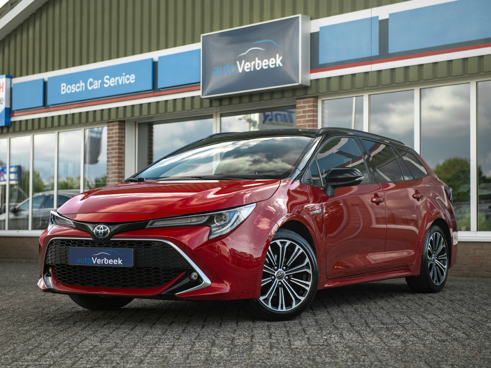 Toyota Corolla Touring Sports 1.8 Hybrid Executive | Navi | LED | Head-up | Achteruitrijcamera | Stoelverwarming | Adaptive Cruise Control | DAB | Park Assist | Keyless | Zwart dak