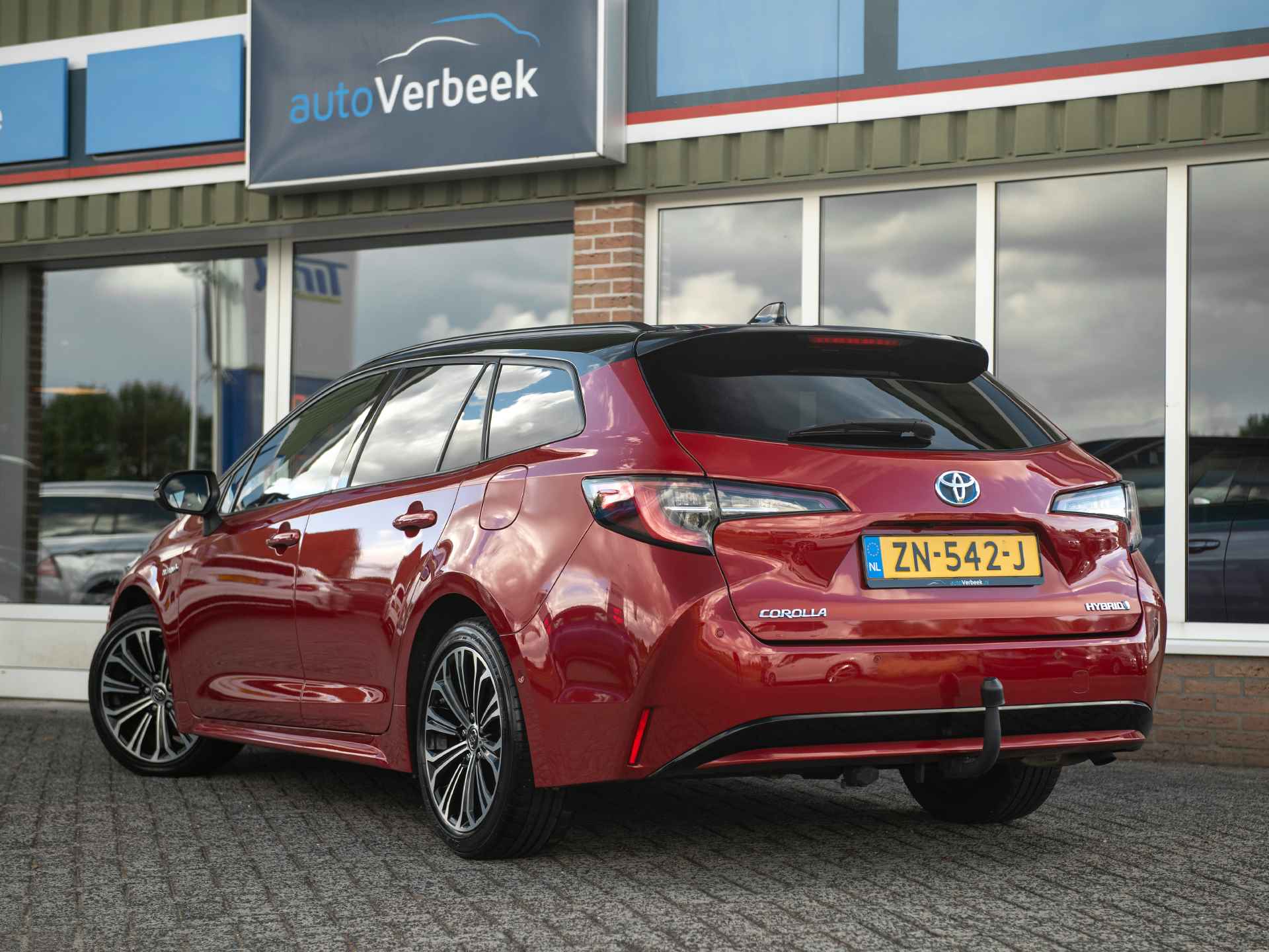 Toyota Corolla Touring Sports 1.8 Hybrid Executive | Navi | LED | Head-up | Achteruitrijcamera | Stoelverwarming | Adaptive Cruise Control | DAB | Park Assist | Keyless | Zwart dak - 9/50