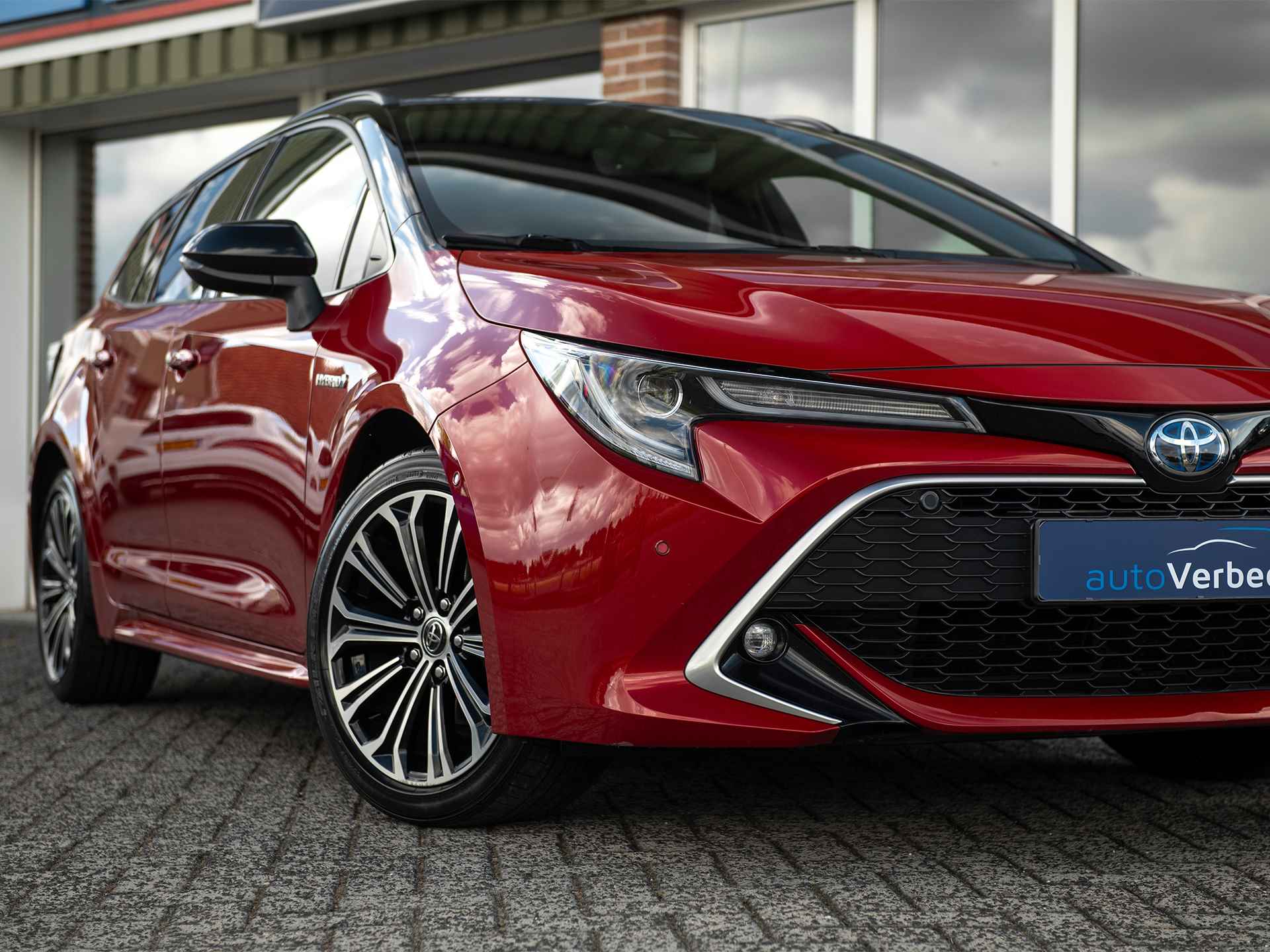 Toyota Corolla Touring Sports 1.8 Hybrid Executive | Navi | LED | Head-up | Achteruitrijcamera | Stoelverwarming | Adaptive Cruise Control | DAB | Park Assist | Keyless | Zwart dak - 31/50