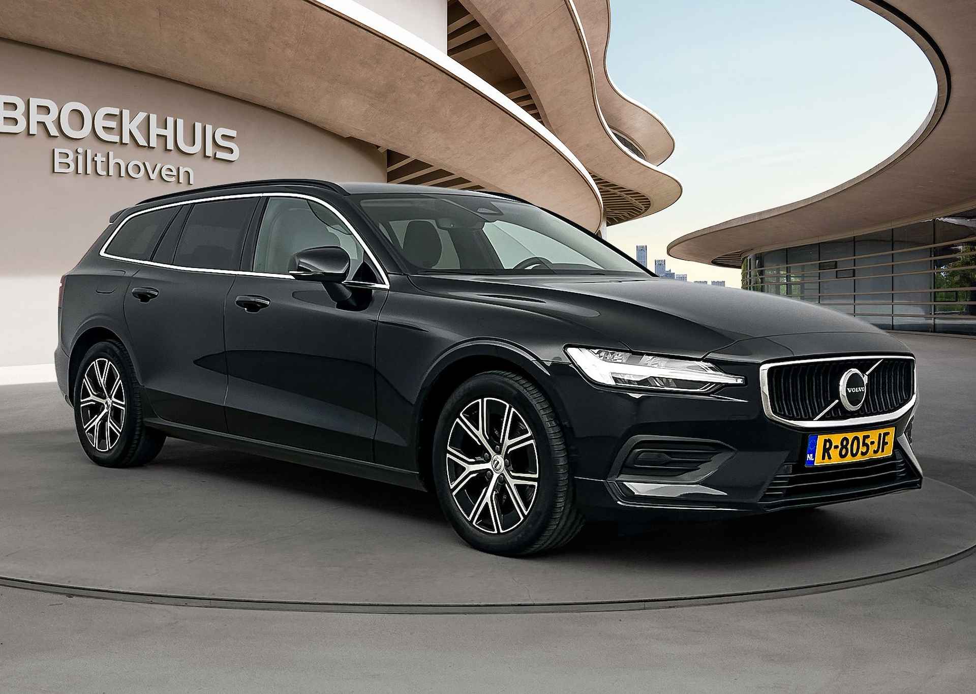 Volvo V60 B4 Core | Lederen bekleding | Stoel + Stuurverw. | Trekhaak | PDC + Camera | Trekhaak | Extra getint glas | - 3/29