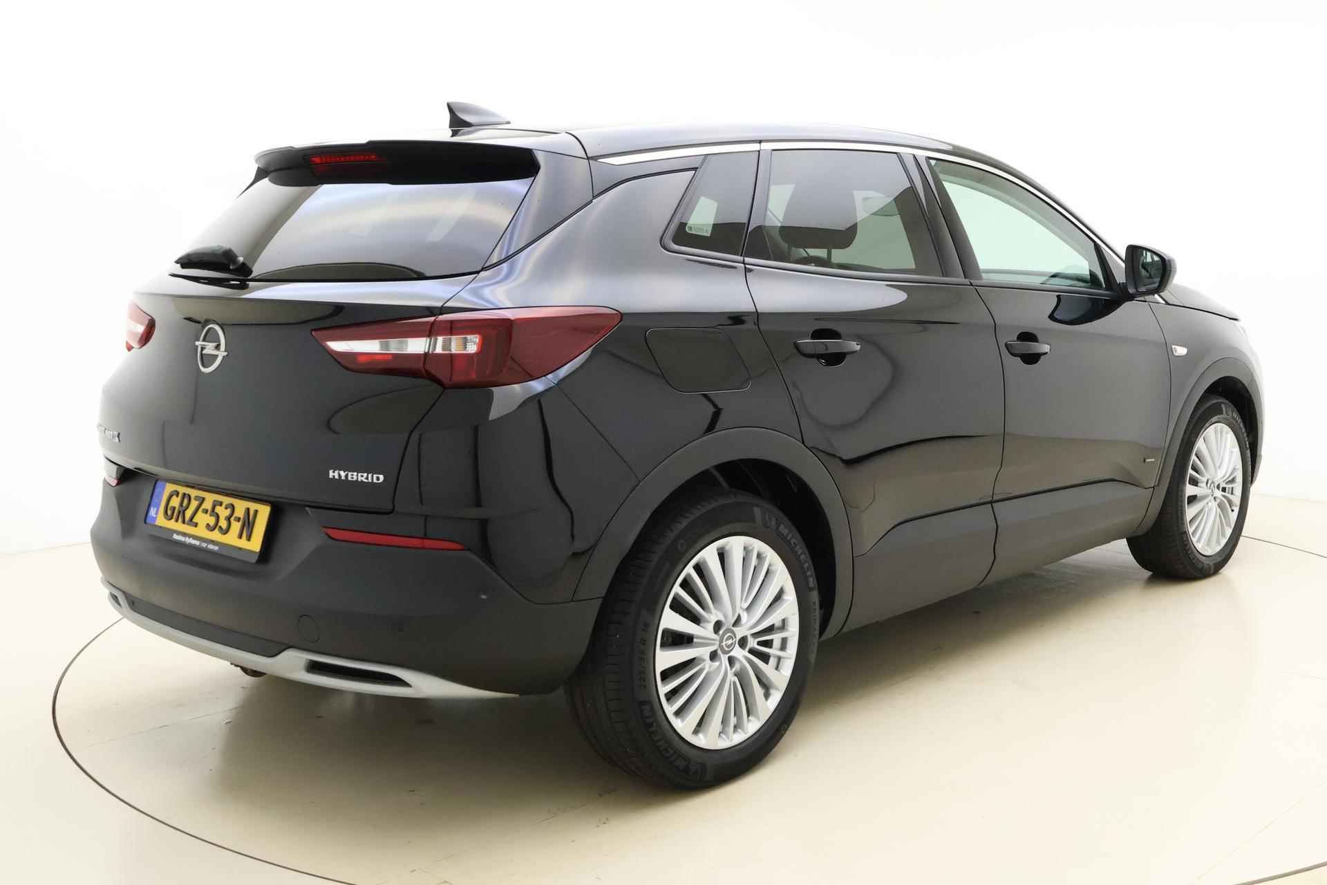 Opel Grandland X 1.6 Turbo 225pk Hybrid Innovation | Navigatie | Climate control | Lichtmetalen velgen | Keyless |  Stoelverwarming | Cruise control | Lichtmetalen velgen | Elektrische achterklep - 3/40