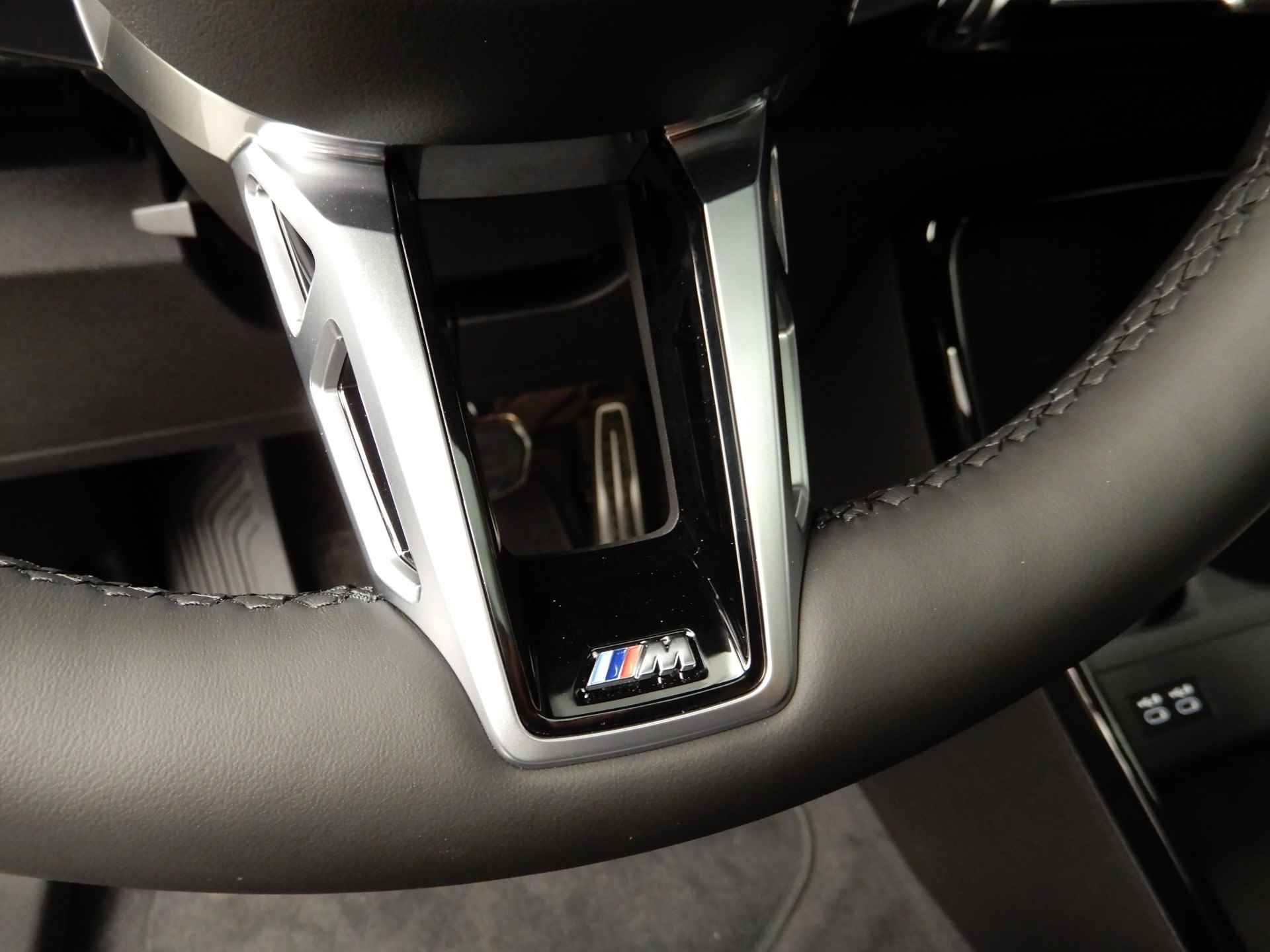 BMW 2 Serie Active Tourer 225e xDrive M-Sportpakket / LED / Navigatie / Trekhaak / Schuifdak / Keyles go / Sportstoelen / DAB / Harman-kardon sound / Alu 19 inch - 27/39