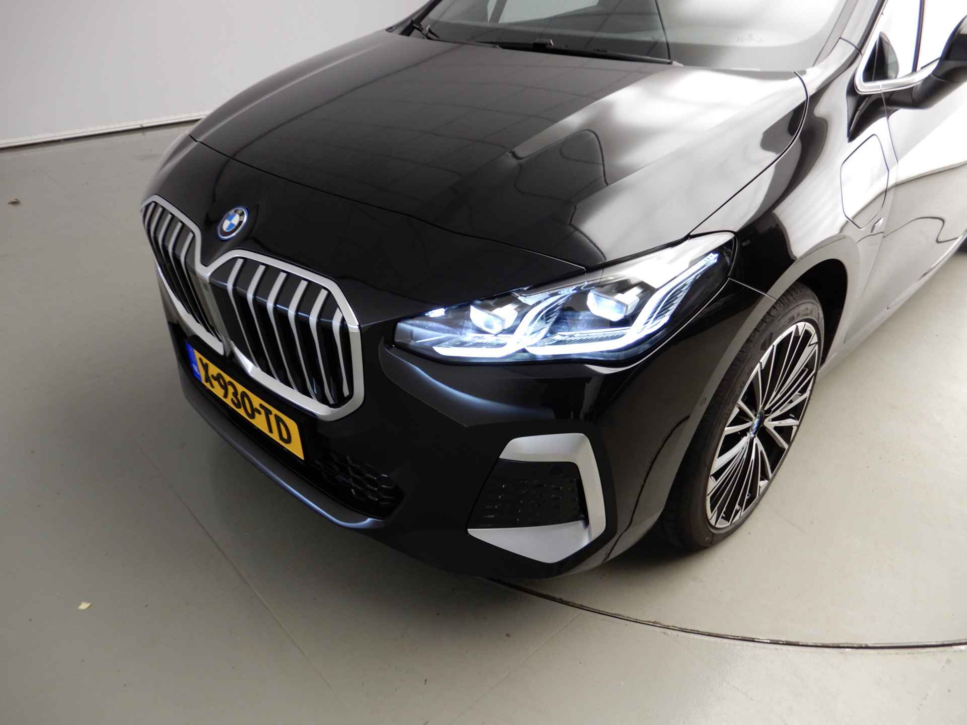 BMW 2 Serie Active Tourer 225e xDrive M-Sportpakket / LED / Navigatie / Trekhaak / Schuifdak / Keyles go / Sportstoelen / DAB / Harman-kardon sound / Alu 19 inch - 37/39