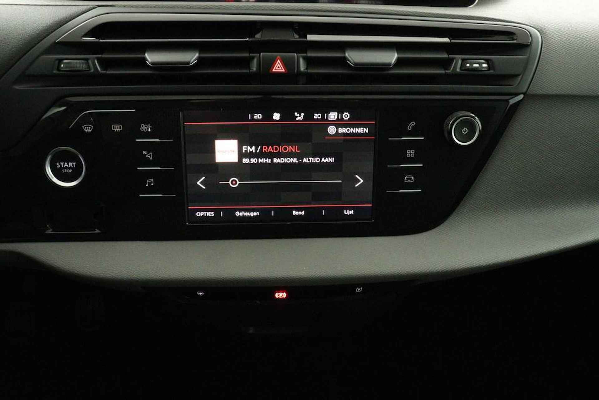 Citroen C4 Picasso 1.2 130pk Feel | Navigatie | Trekhaak | Climate Control | Camera | Two Tone lak | PDC V+A | LMV 17 inch - 24/45