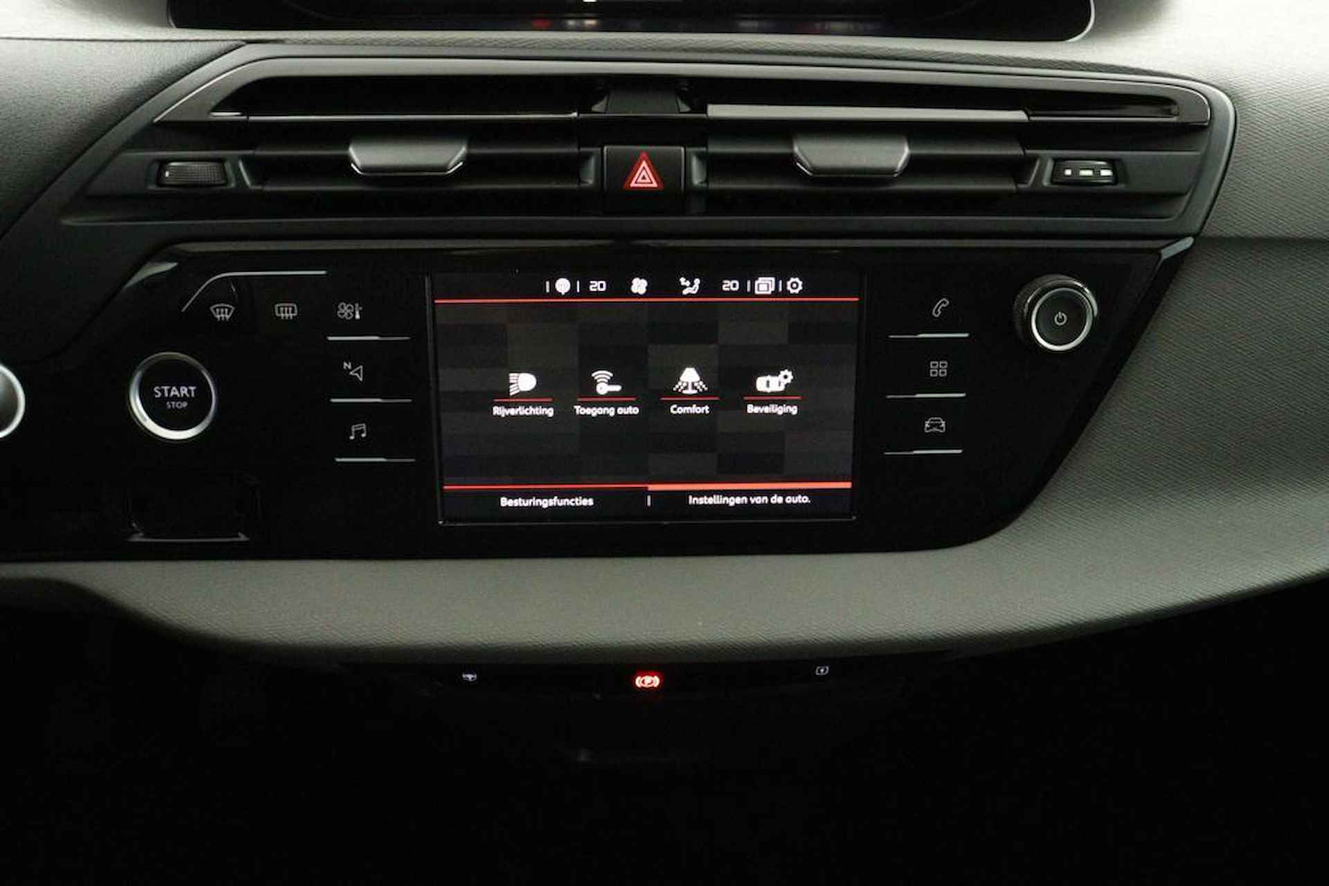 Citroen C4 Picasso 1.2 130pk Feel | Navigatie | Trekhaak | Climate Control | Camera | Two Tone lak | PDC V+A | LMV 17 inch - 30/45