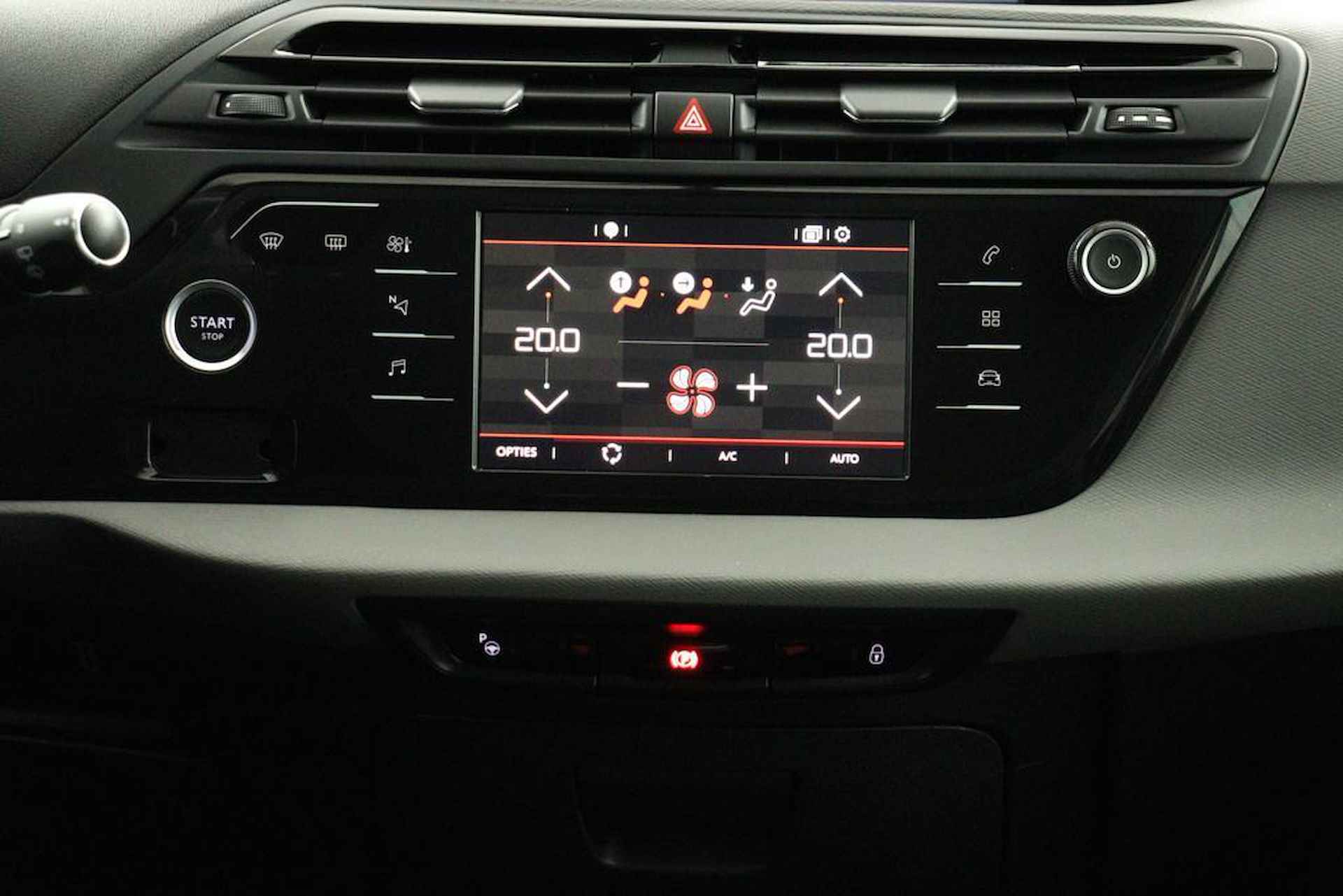 Citroen C4 Picasso 1.2 130pk Feel | Navigatie | Trekhaak | Climate Control | Camera | Two Tone lak | PDC V+A | LMV 17 inch - 34/45