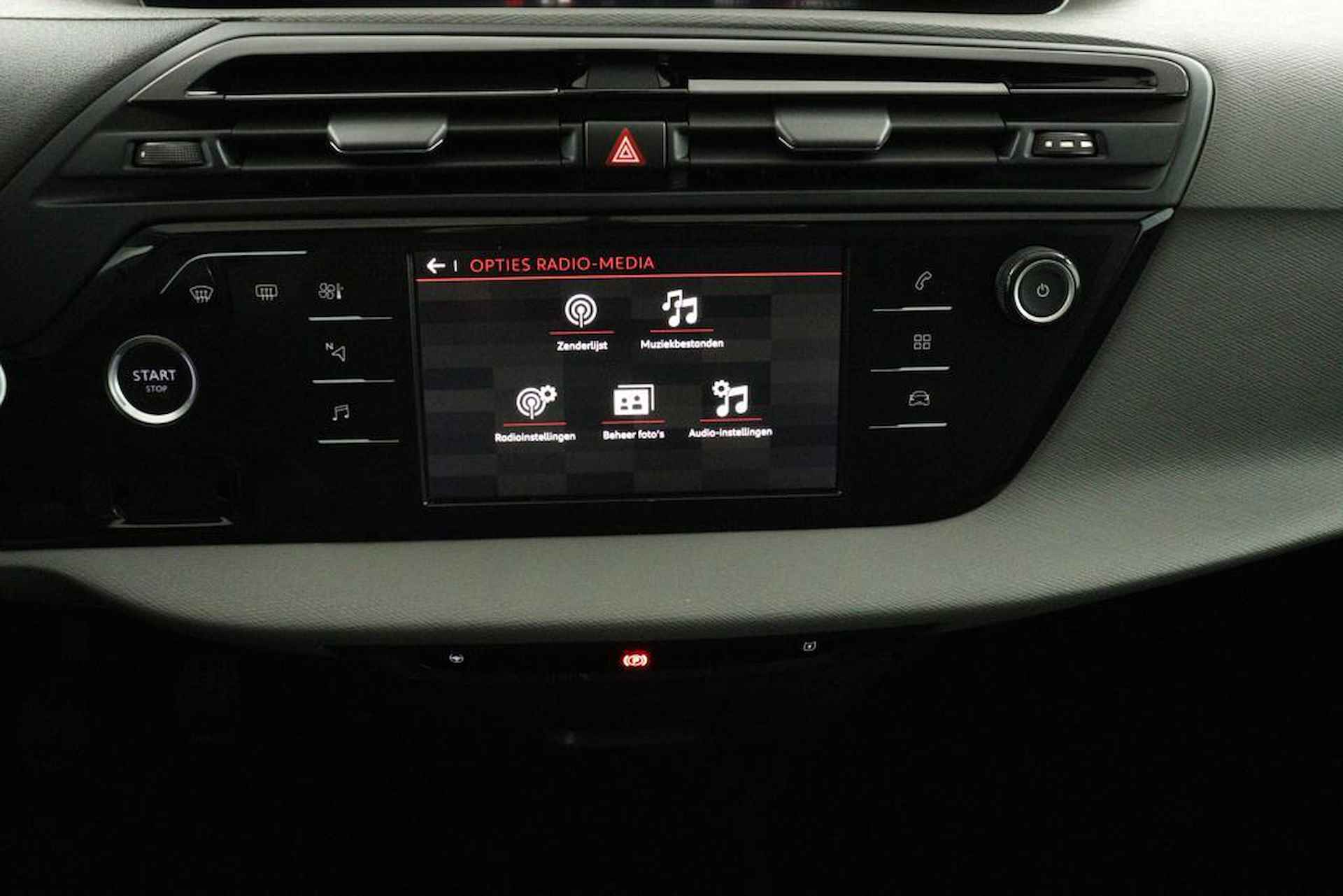 Citroen C4 Picasso 1.2 130pk Feel | Navigatie | Trekhaak | Climate Control | Camera | Two Tone lak | PDC V+A | LMV 17 inch - 39/45