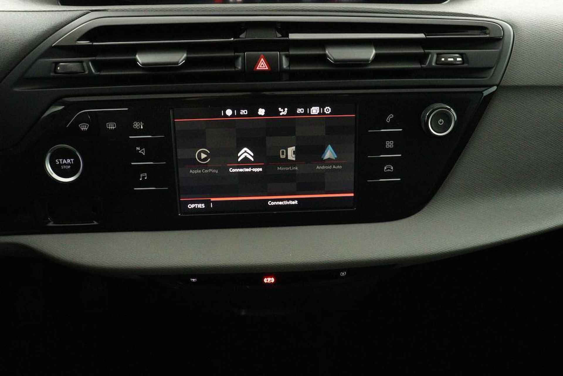 Citroen C4 Picasso 1.2 130pk Feel | Navigatie | Trekhaak | Climate Control | Camera | Two Tone lak | PDC V+A | LMV 17 inch - 41/45