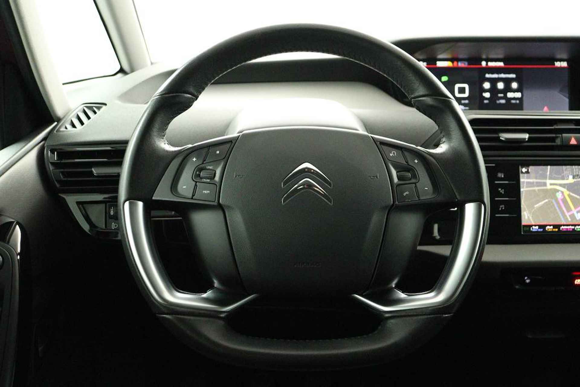 Citroen C4 Picasso 1.2 130pk Feel | Navigatie | Trekhaak | Climate Control | Camera | Two Tone lak | PDC V+A | LMV 17 inch - 44/45