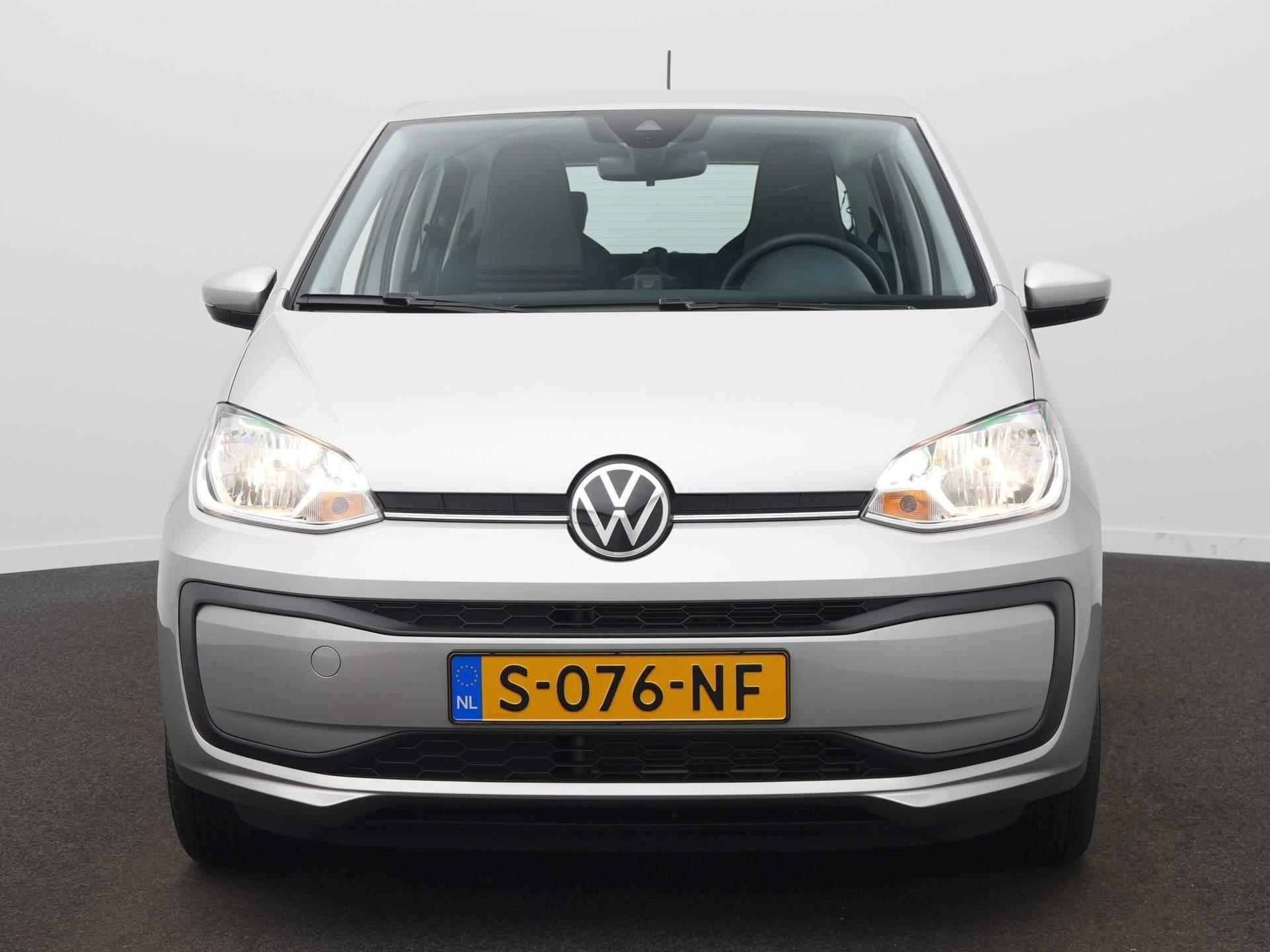 Volkswagen Up! 1.0 Clima / Camera / Metallic - 2/29