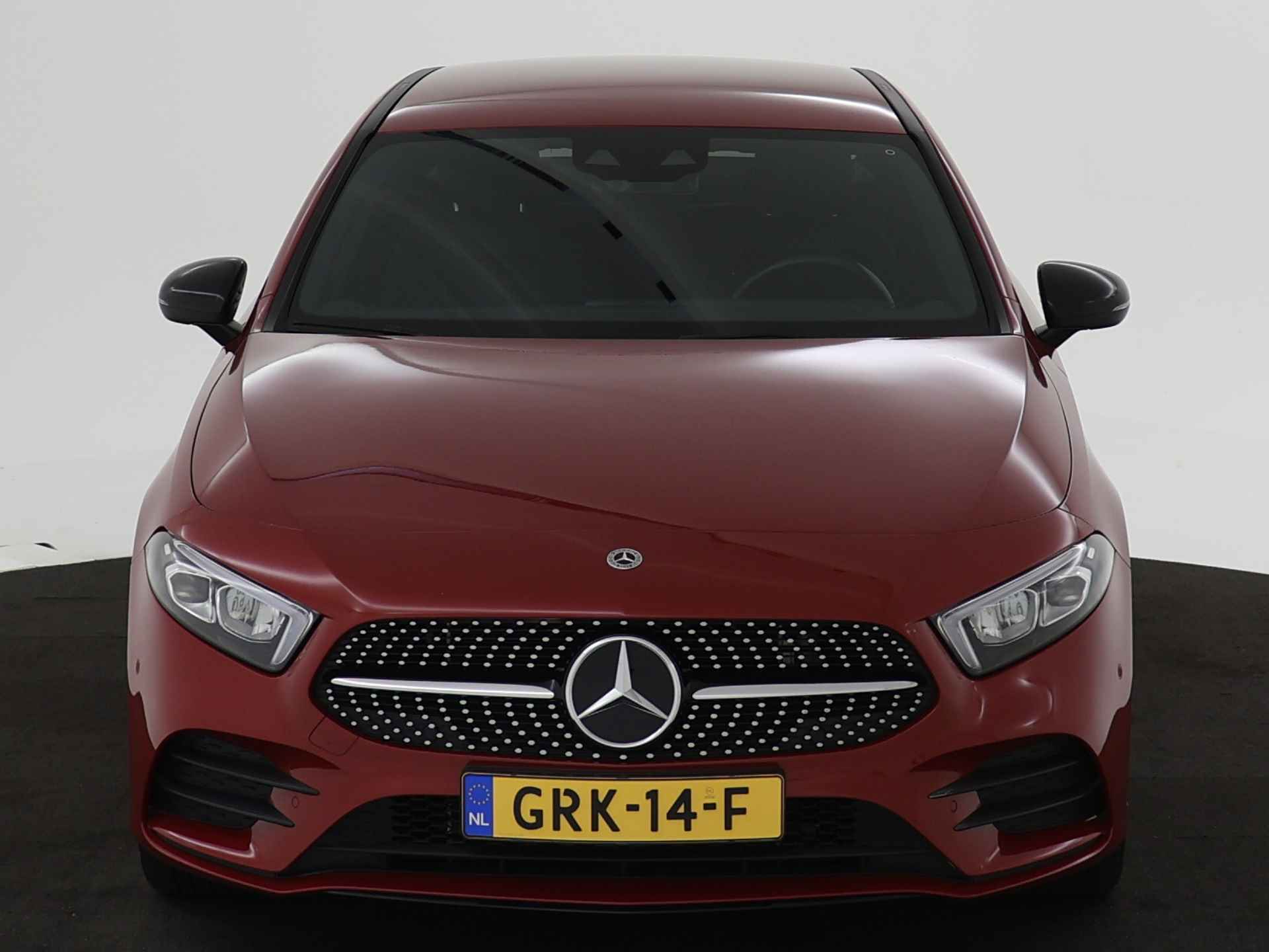 Mercedes-Benz A-Klasse 250 e AMG Plug-In Hybride | Achteruitrijcamera | Nightpakket | Sfeerverlichting | Apple Carplay | Inclusief 24 maanden MB Certified garantie voor Europa. - 27/44