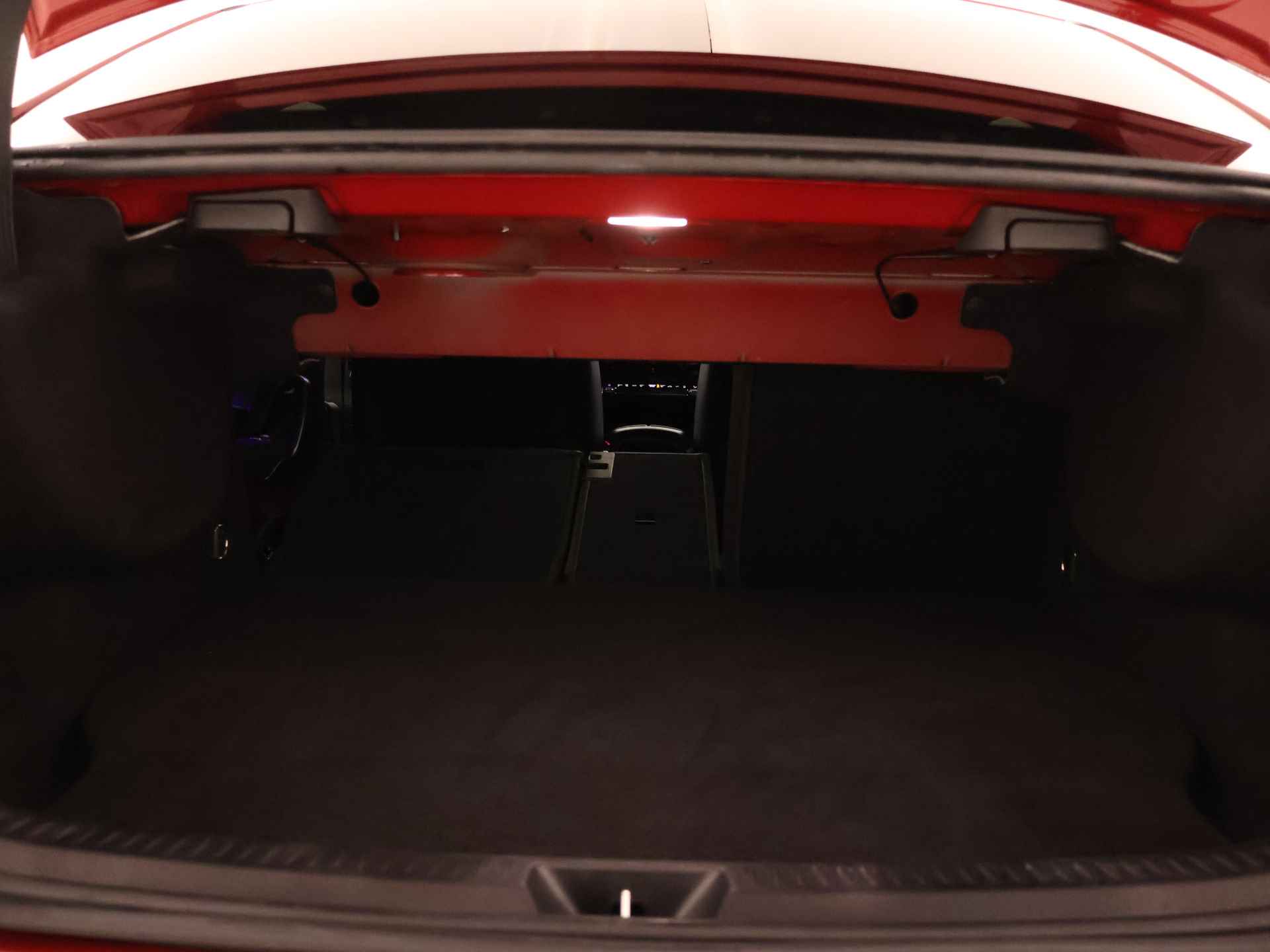 Mercedes-Benz A-Klasse 250 e AMG Plug-In Hybride | Achteruitrijcamera | Nightpakket | Sfeerverlichting | Apple Carplay | Inclusief 24 maanden MB Certified garantie voor Europa. - 38/44