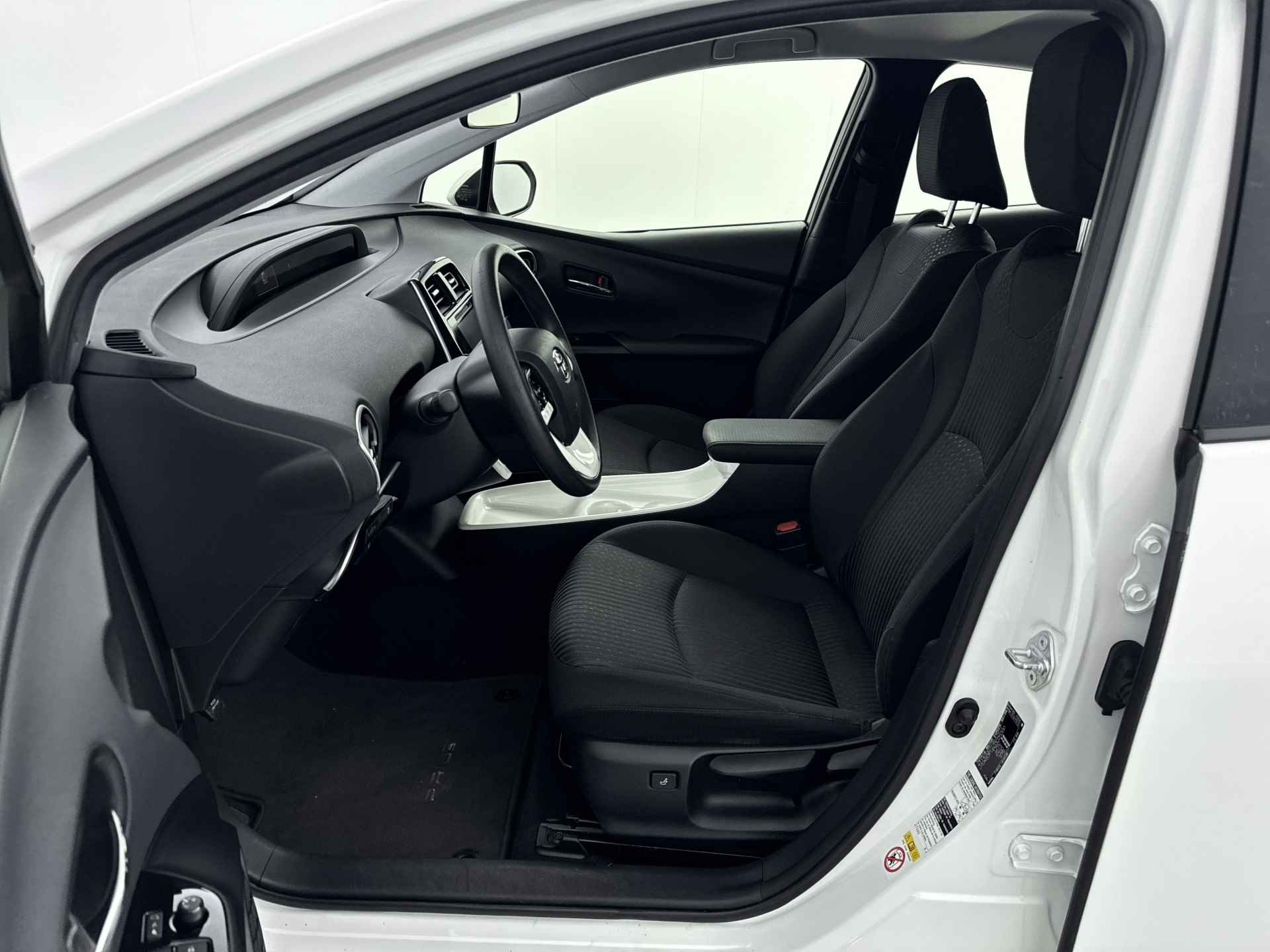 Toyota Prius 1.8 Aspiration | Adaptive cruise control | Dab | Lane keep assist | - 18/38