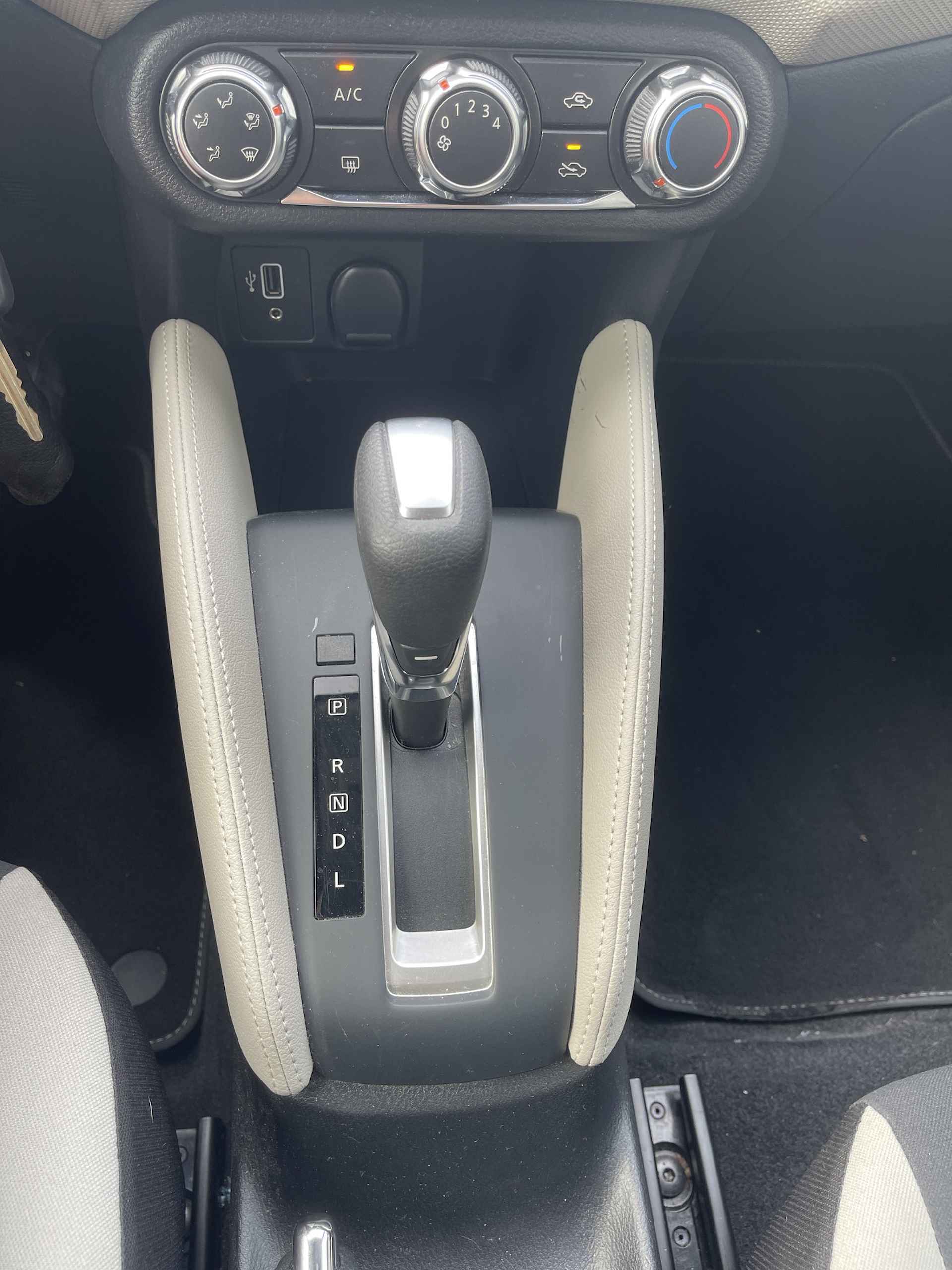 Nissan Micra 1.0 IG-T Acenta Automaat / NL-Auto / Apple/Android Carplay / DAB radio / Cruise control / parkeersensoren - 19/20