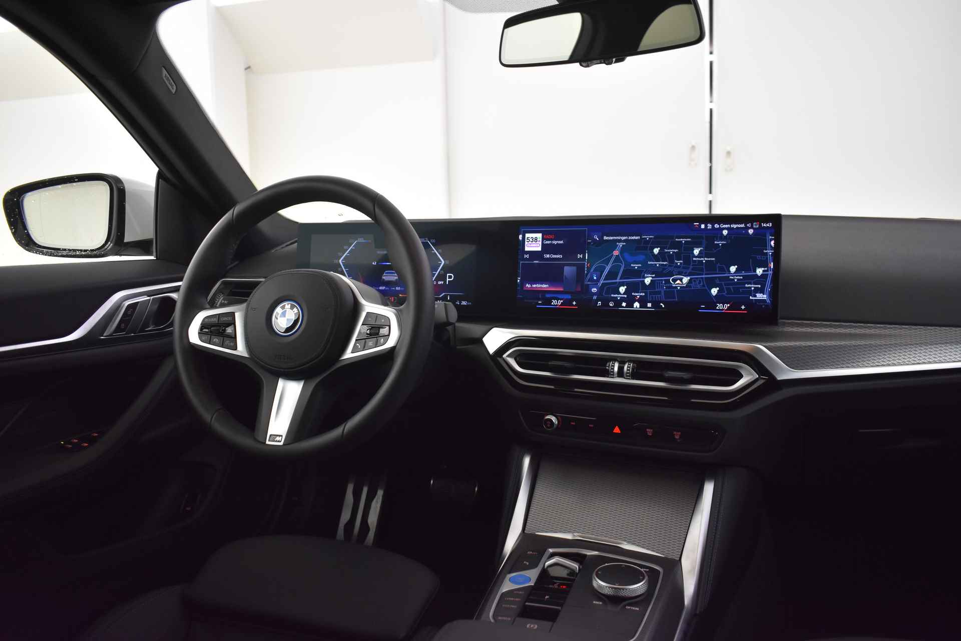 BMW i4 eDrive35 M Sport 70 kWh / Parking Assistant / Widescreen Display / Extra getint glas achter / Live Cockpit Plus / Cruise Control - 15/49