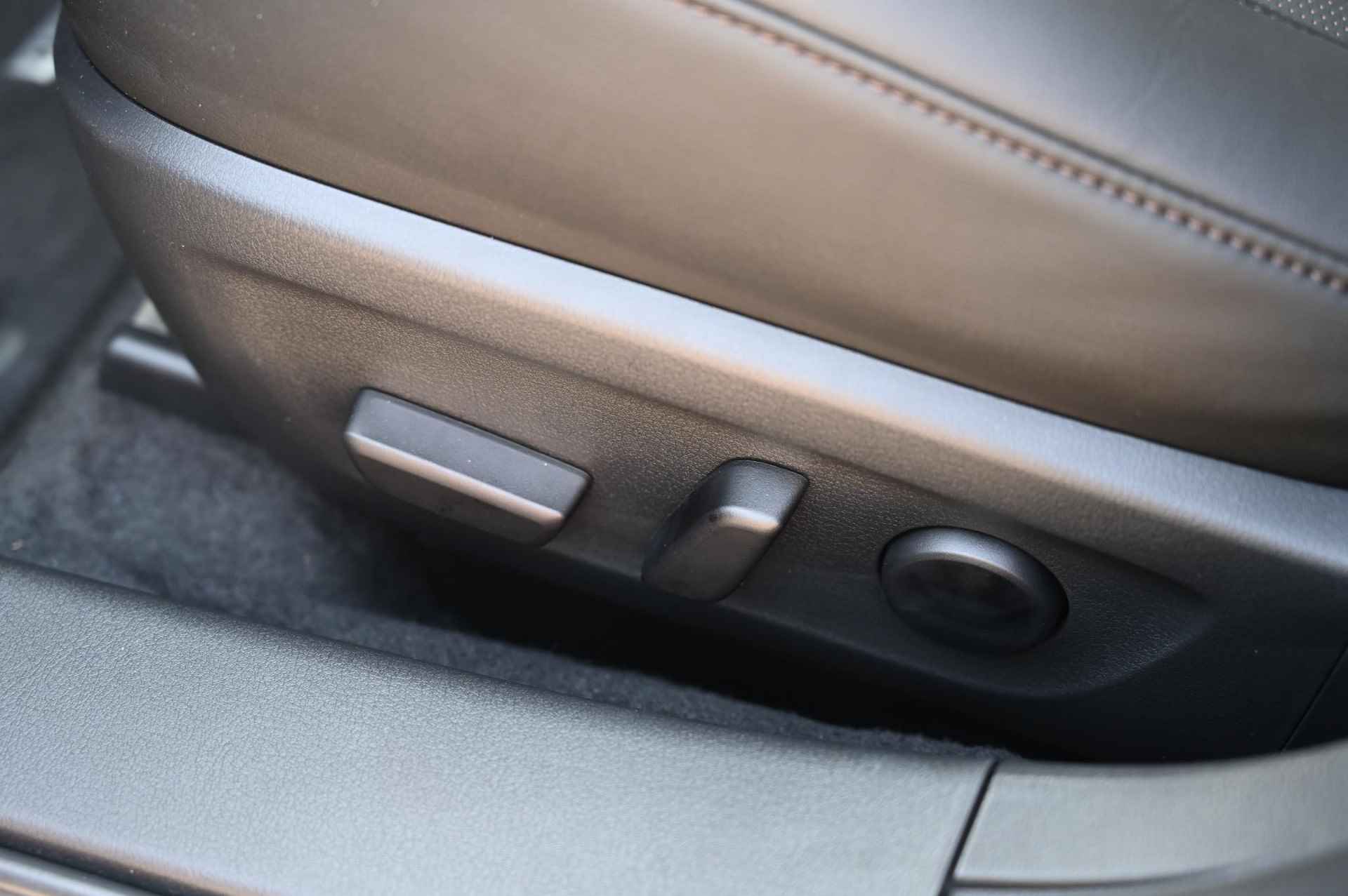 Mazda 3 e-SkyActiv-X 186 6MT Exclusive-line met Black Comfort Pack/ Driver Assistance & Sound Pack/ Design Pack en Sunroof *Demo* - 33/73