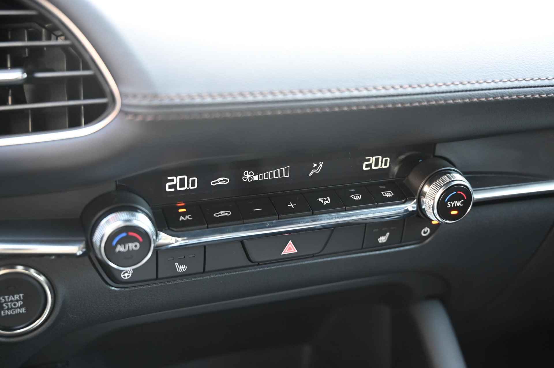 Mazda 3 e-SkyActiv-X 186 6MT Exclusive-line met Black Comfort Pack/ Driver Assistance & Sound Pack/ Design Pack en Sunroof *Demo* - 53/73