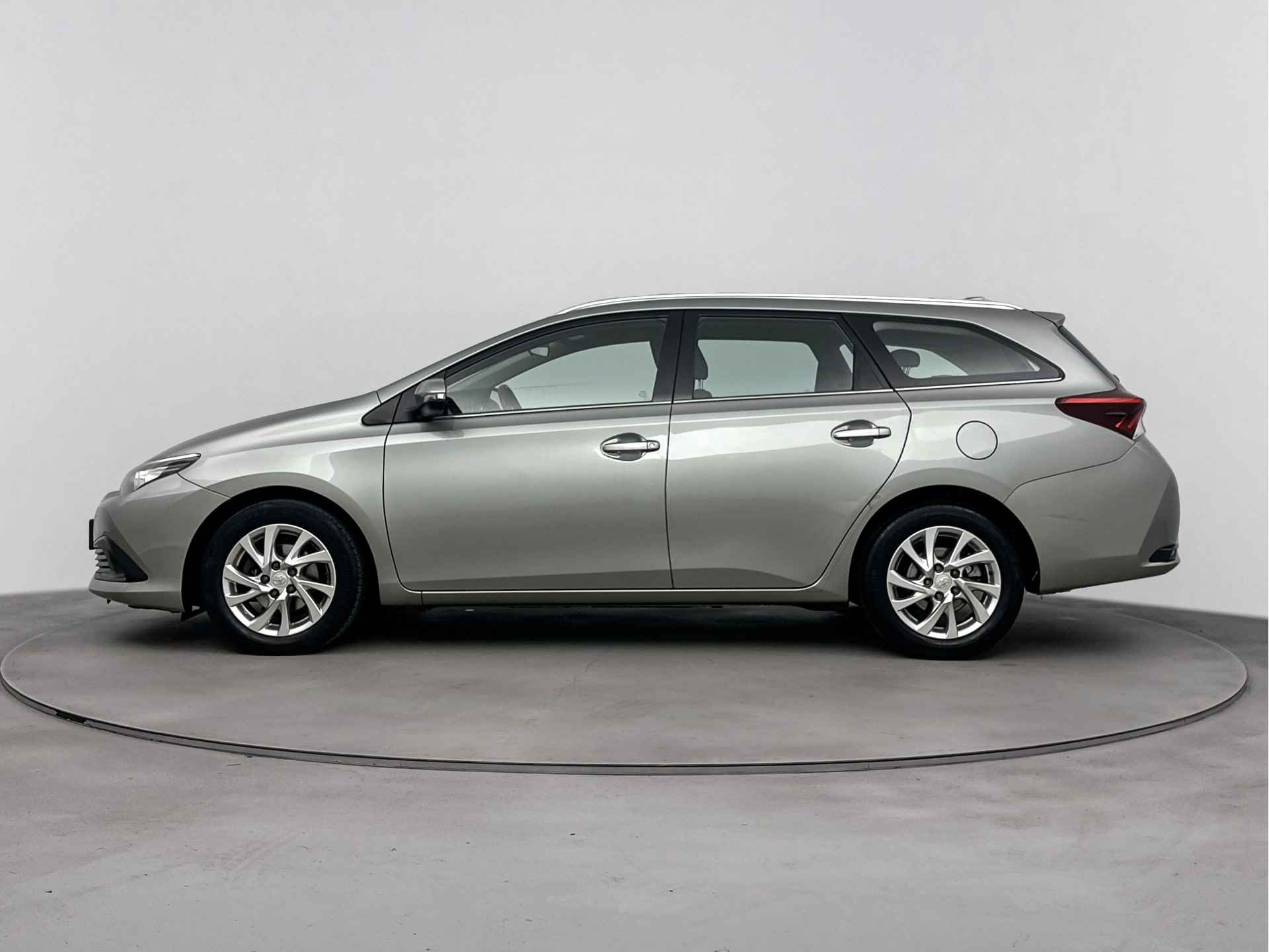 Toyota Auris Touring Sports 1.3 Aspiration | Navigatie | Climate Control | Cruise Control | LM velgen | - 4/40