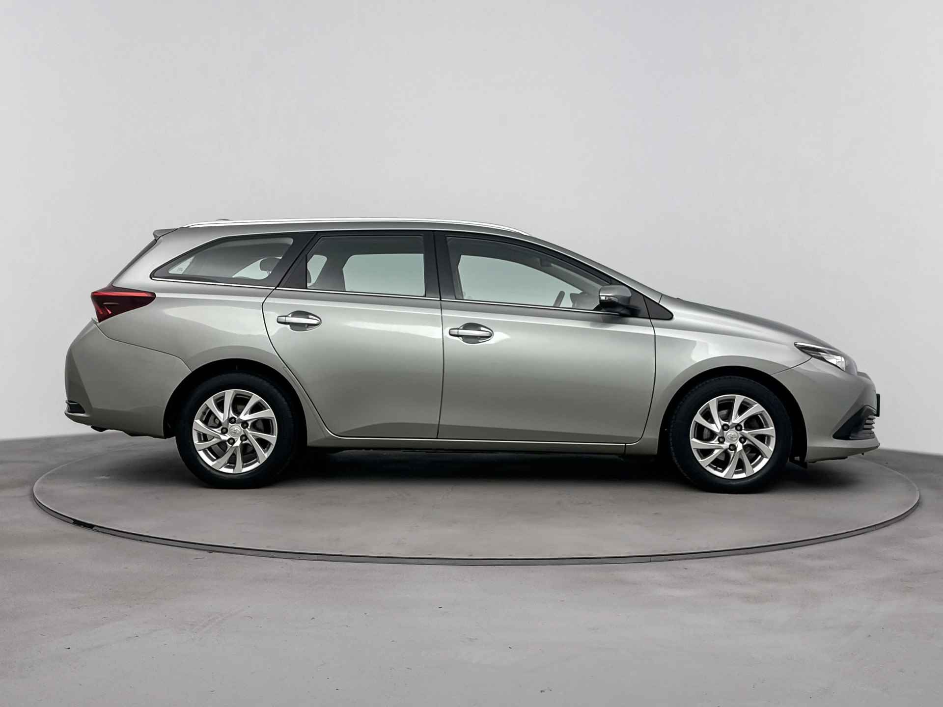 Toyota Auris Touring Sports 1.3 Aspiration | Navigatie | Climate Control | Cruise Control | LM velgen | - 14/40