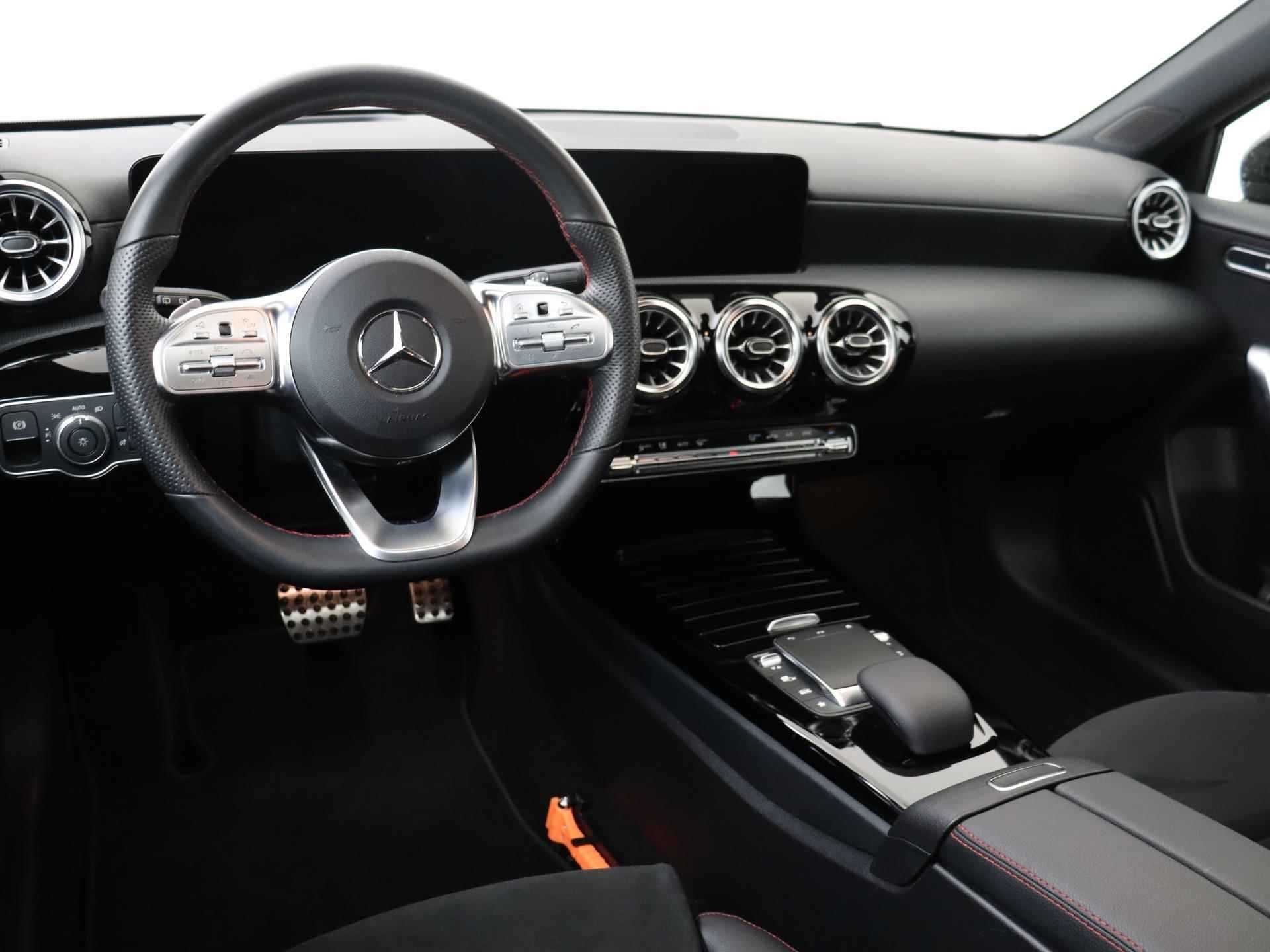 Mercedes-Benz A-Klasse 180 AMG Line / Night-Pakket / 360Graden-camera / Stoelverwarming / Panaroma-schuifdak / Headup-Display / Keyless-Go / - 6/31
