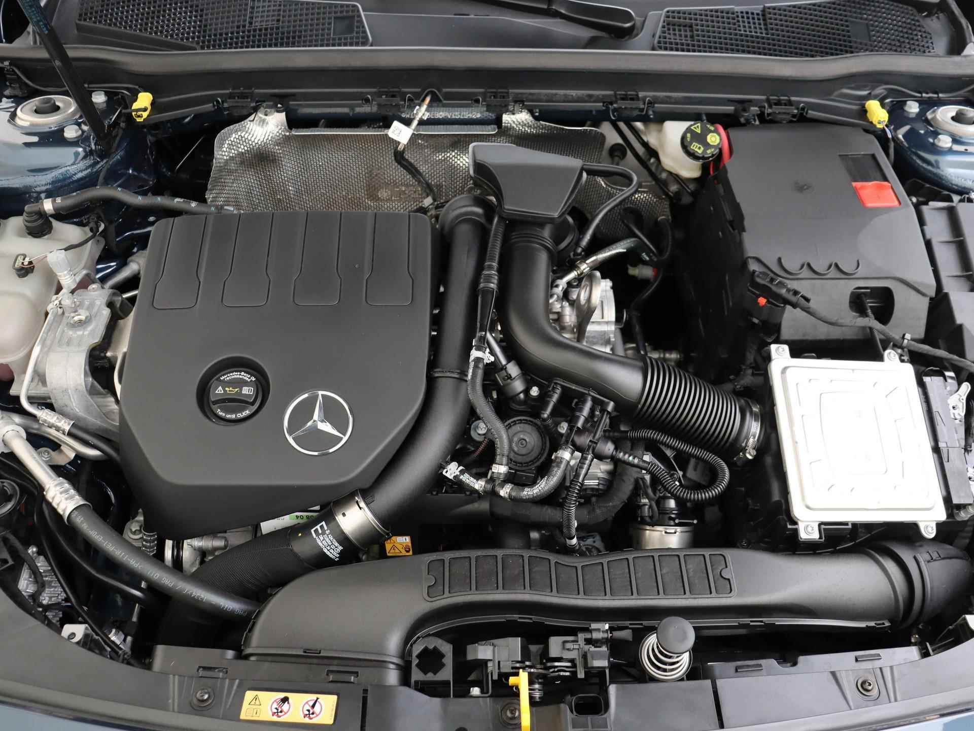 Mercedes-Benz A-Klasse 180 AMG Line / Night-Pakket / 360Graden-camera / Stoelverwarming / Panaroma-schuifdak / Headup-Display / Keyless-Go / - 11/31