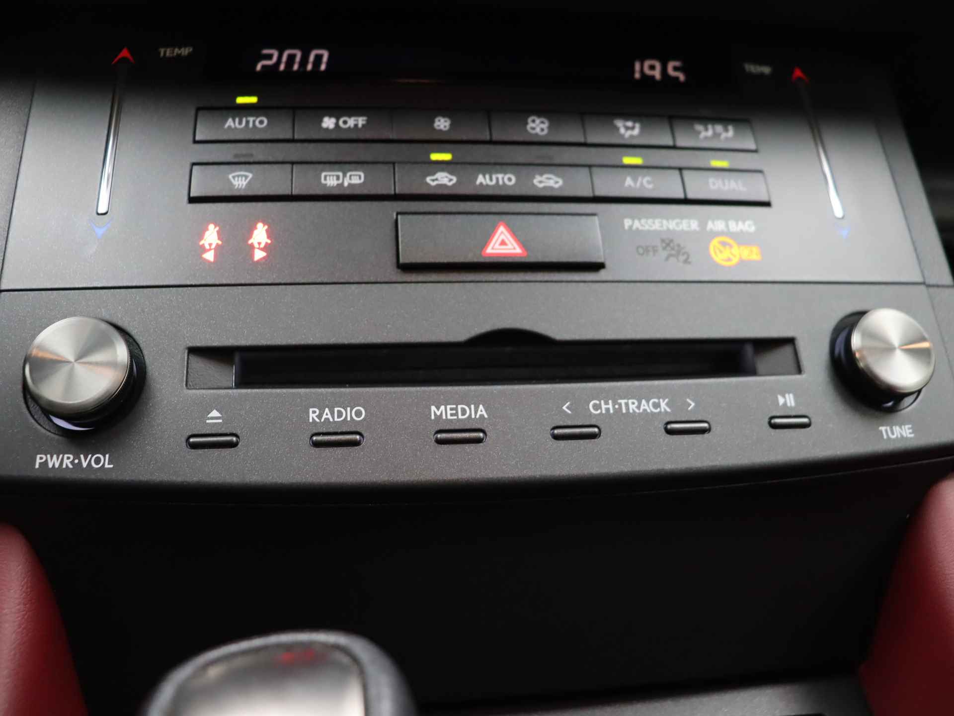 Lexus RC 300h F Sport Line | Adaptief Demping Systeem | Stoelverwarming en - Ventilatie | DAB+ | - 11/42