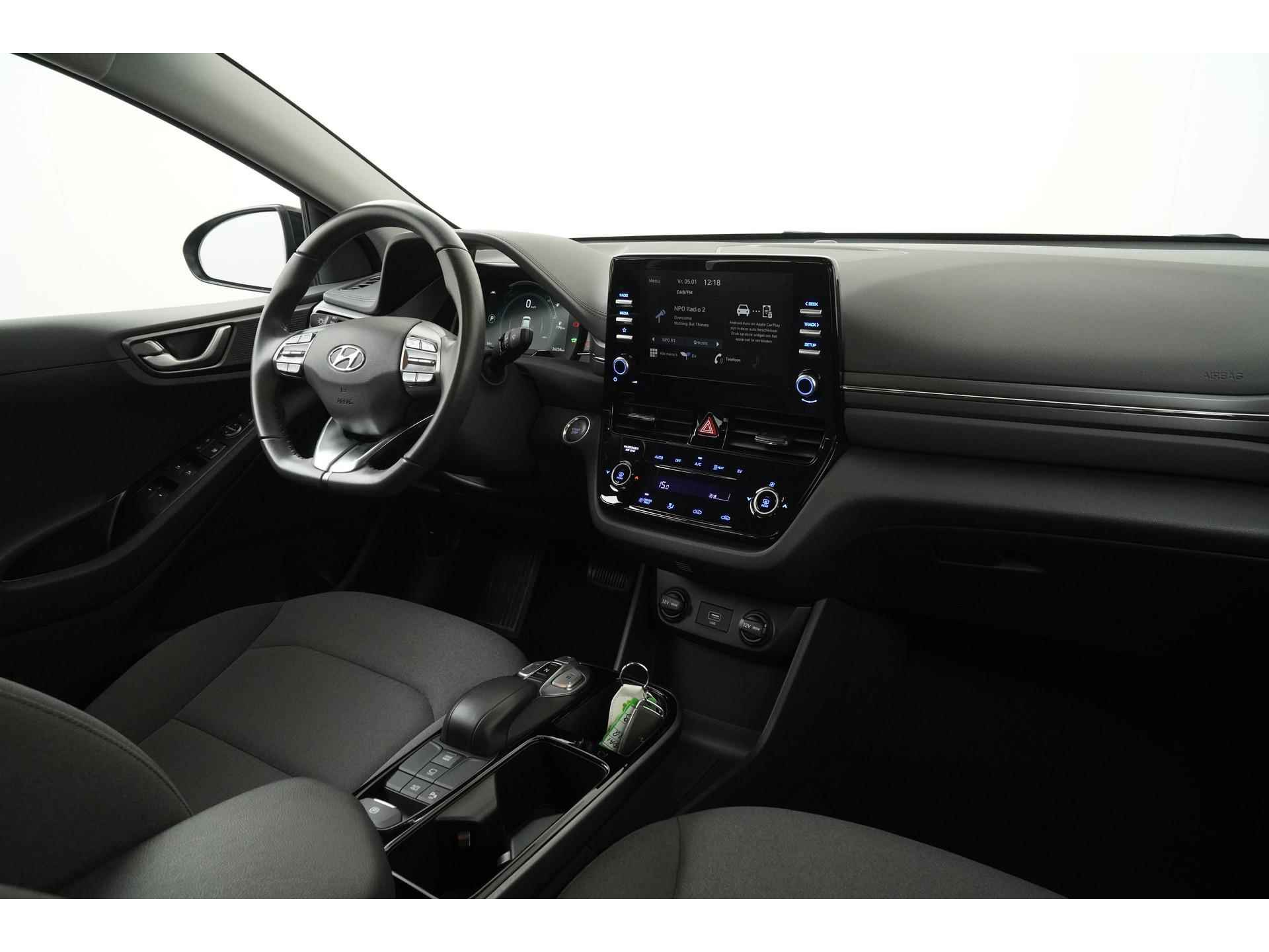 Hyundai IONIQ EV 38 kWh | na subsidie 17695 | Apple Carplay | Zondag Open! - 2/39