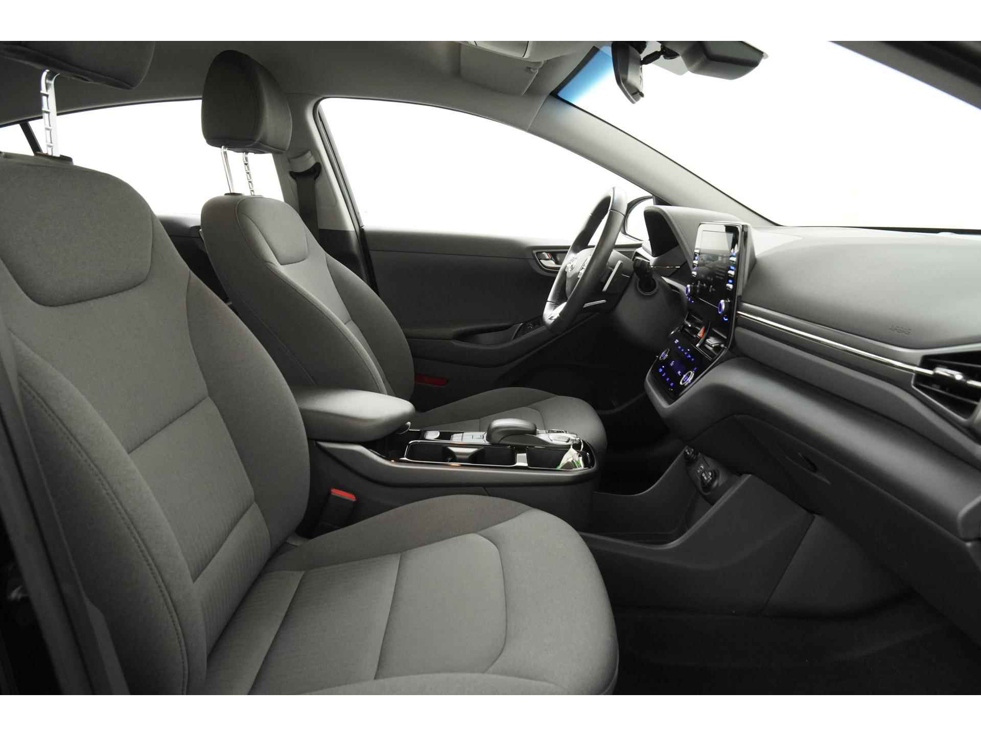 Hyundai IONIQ EV 38 kWh | na subsidie 17695 | Apple Carplay | Zondag Open! - 3/39