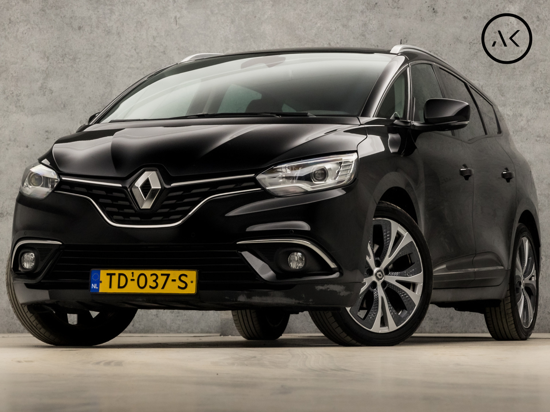 Renault Grand Scénic 1.3 TCe Intens 7 Persoons (APPLE CARPLAY, NAVIGATIE, CLIMATE, GETINT GLAS, LEDER, SPORTSTOELEN, CRUISE, KEYLESS, LANE ASSIST, NIEUWSTAAT)