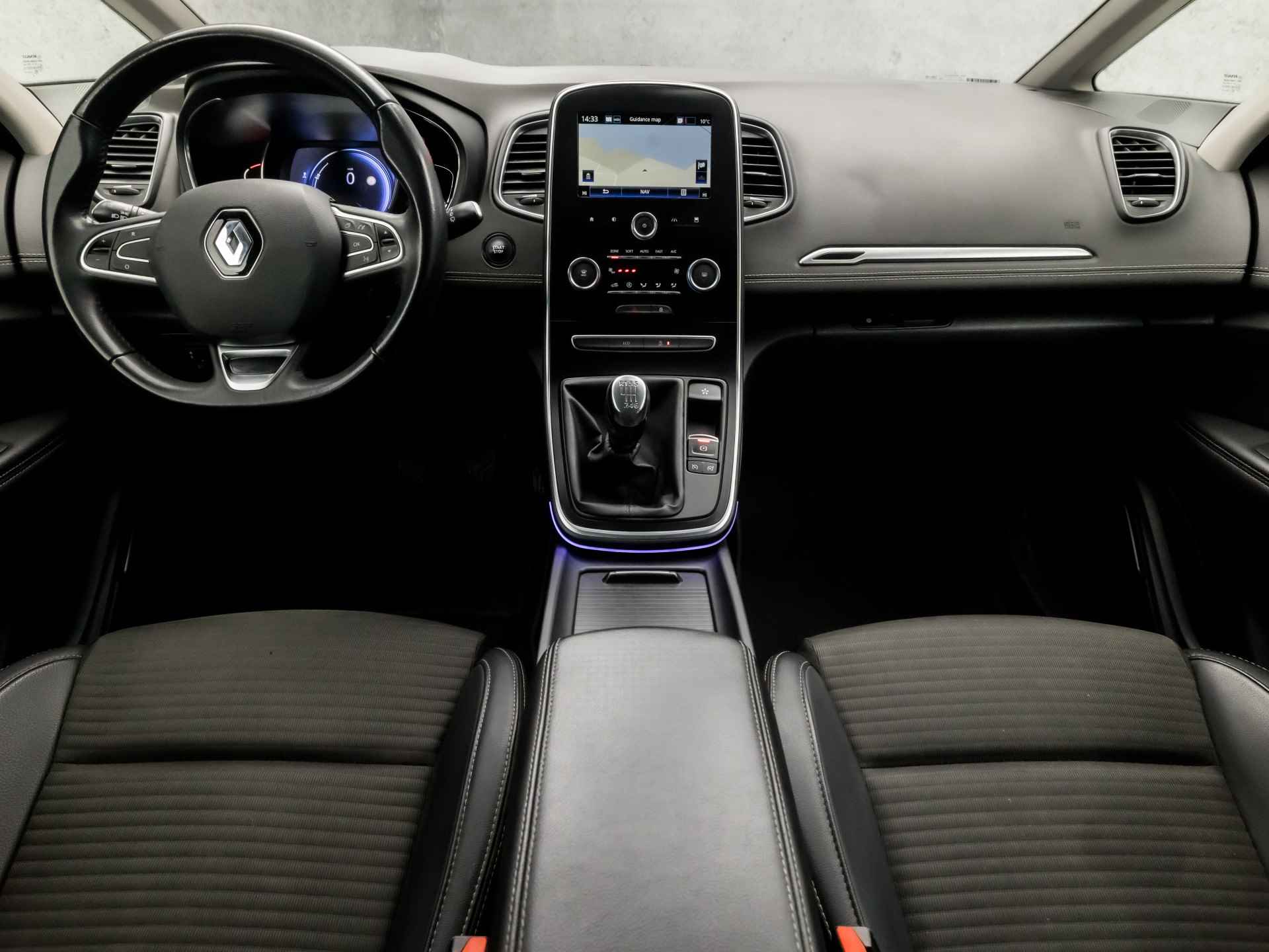 Renault Grand Scénic 1.3 TCe Intens 7 Persoons (APPLE CARPLAY, NAVIGATIE, CLIMATE, GETINT GLAS, LEDER, SPORTSTOELEN, CRUISE, KEYLESS, LANE ASSIST, NIEUWSTAAT) - 6/33