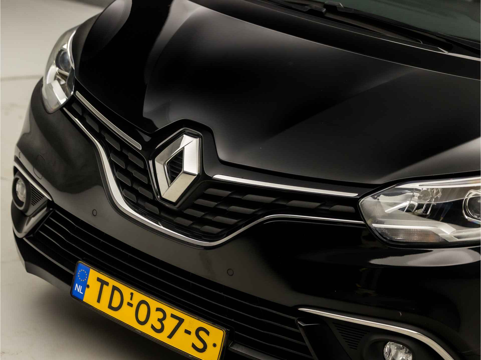 Renault Grand Scénic 1.3 TCe Intens 7 Persoons (APPLE CARPLAY, NAVIGATIE, CLIMATE, GETINT GLAS, LEDER, SPORTSTOELEN, CRUISE, KEYLESS, LANE ASSIST, NIEUWSTAAT) - 29/33