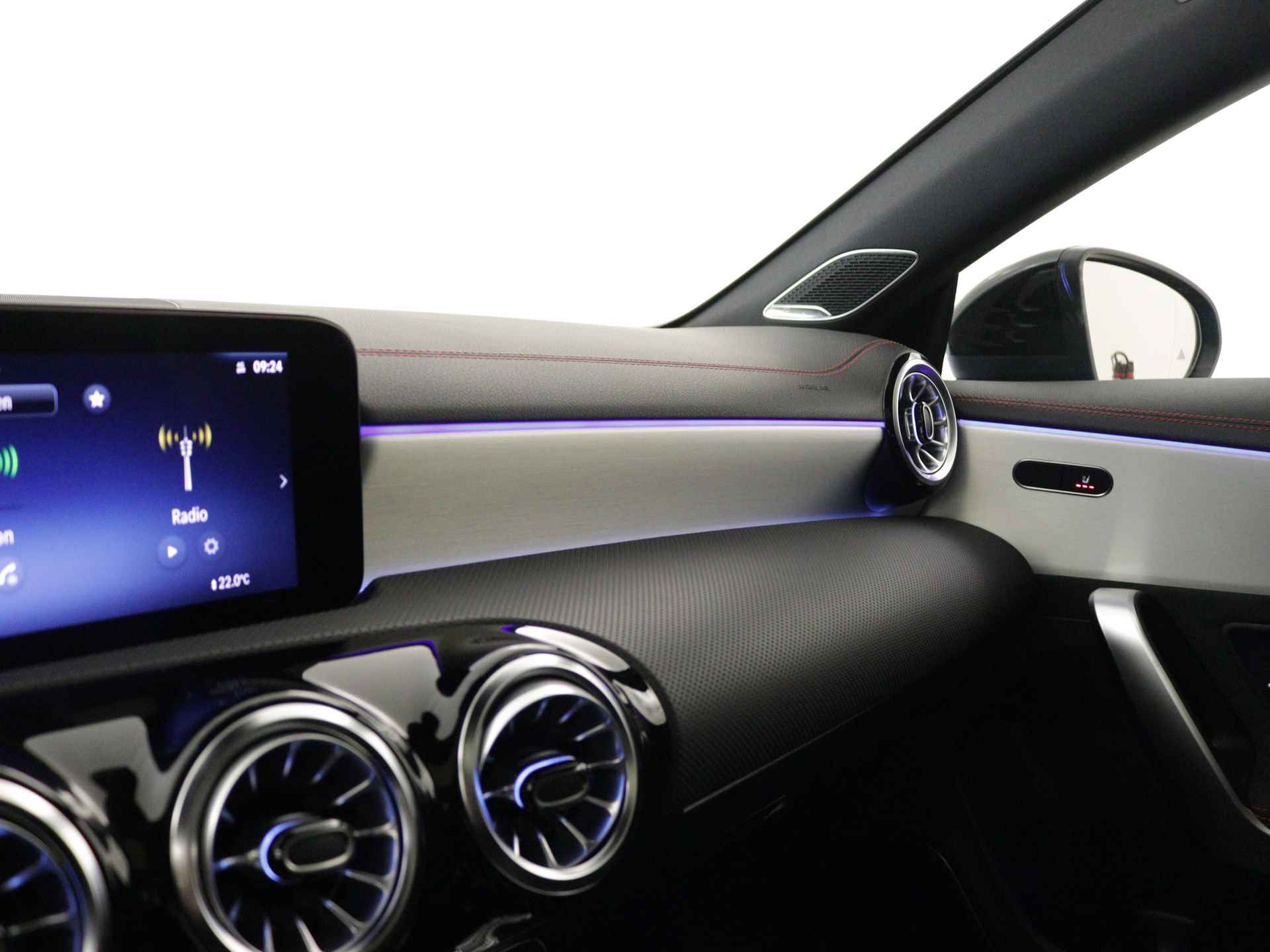 Mercedes-Benz CLA-Klasse 180 AMG Line | Smartphone-integratie | Panoramaschuifdak | Nightpakket | Premium Pack | KEYLESS GO-comfortpakket | Burmester Surround Sound systeem | - 8/40