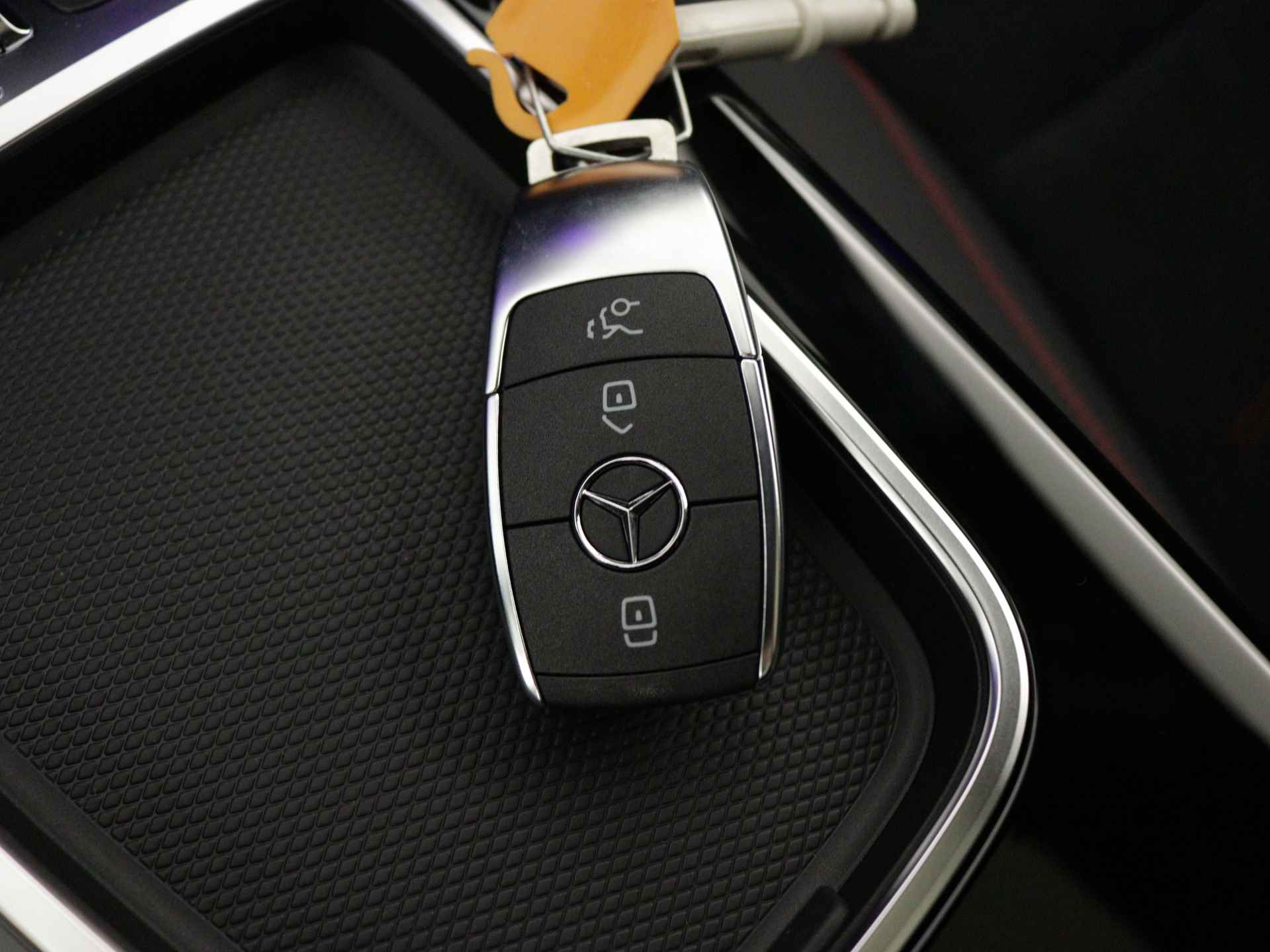 Mercedes-Benz CLA-Klasse 180 AMG Line | Smartphone-integratie | Panoramaschuifdak | Nightpakket | Premium Pack | KEYLESS GO-comfortpakket | Burmester Surround Sound systeem | - 13/40