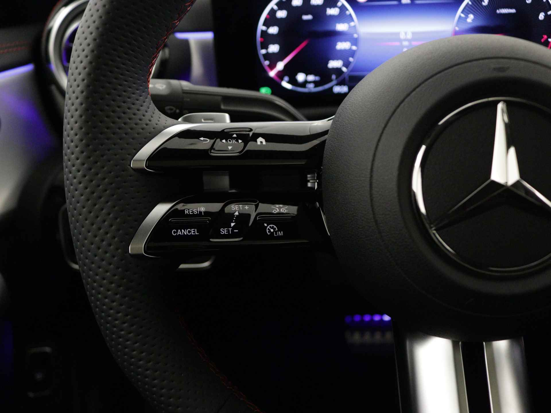 Mercedes-Benz CLA-Klasse 180 AMG Line | Smartphone-integratie | Panoramaschuifdak | Nightpakket | Premium Pack | KEYLESS GO-comfortpakket | Burmester Surround Sound systeem | - 20/40