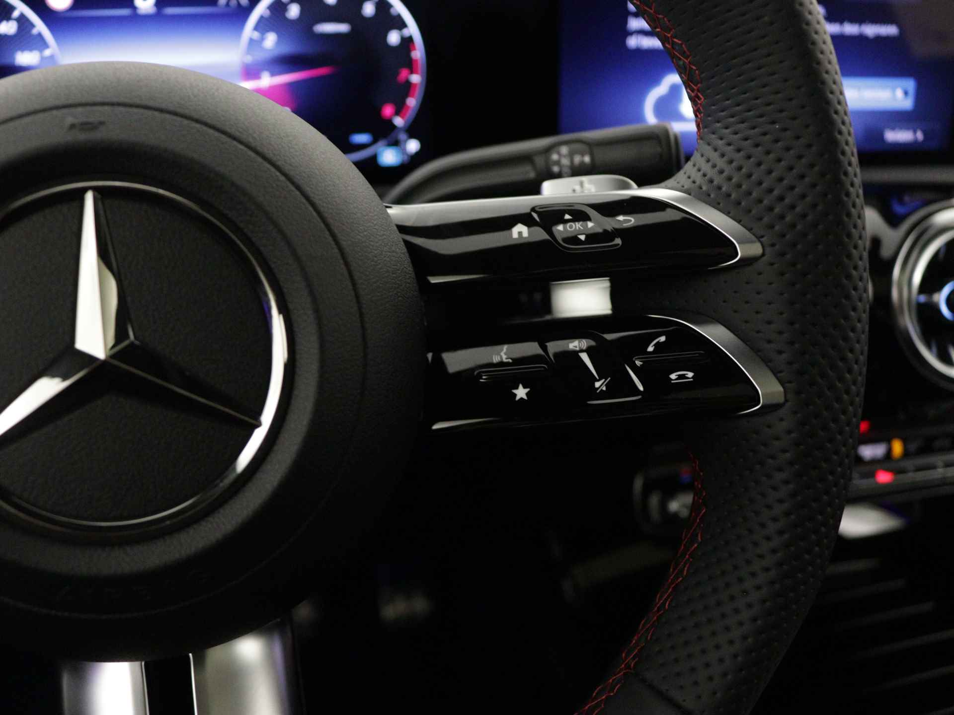 Mercedes-Benz CLA-Klasse 180 AMG Line | Smartphone-integratie | Panoramaschuifdak | Nightpakket | Premium Pack | KEYLESS GO-comfortpakket | Burmester Surround Sound systeem | - 21/40