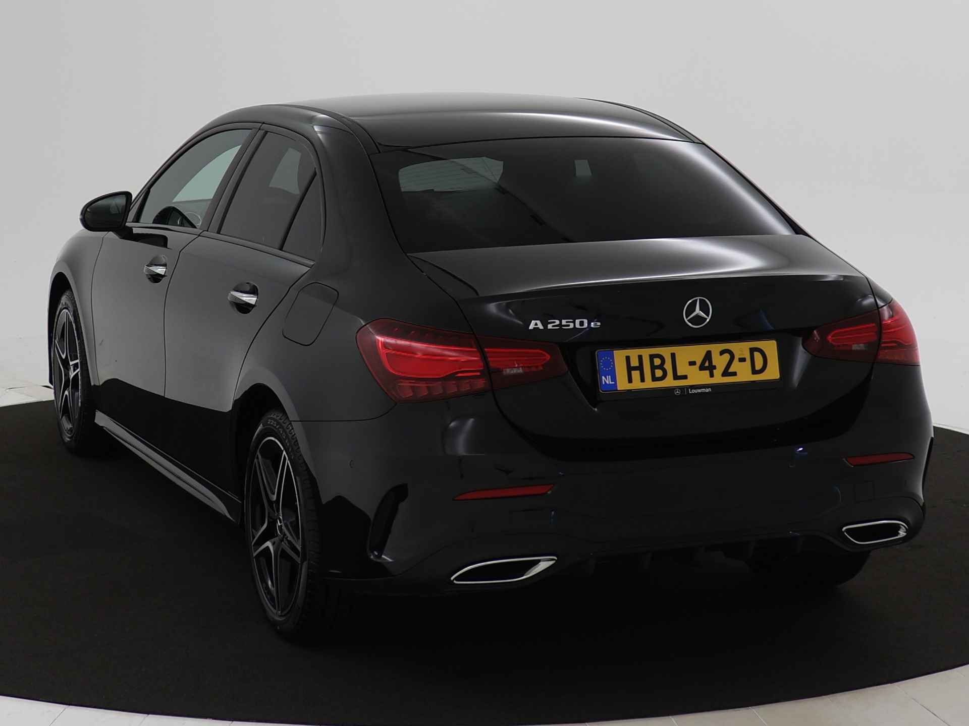 Mercedes-Benz A-Klasse 250 e Sedan AMG Face Lift Plug-In Hybride | AMG styling | Night Pakket | Sfeerverlichting | Achteruitrijcamera | Inclusief 24 maanden MB Certified garantie voor Europa. - 16/43