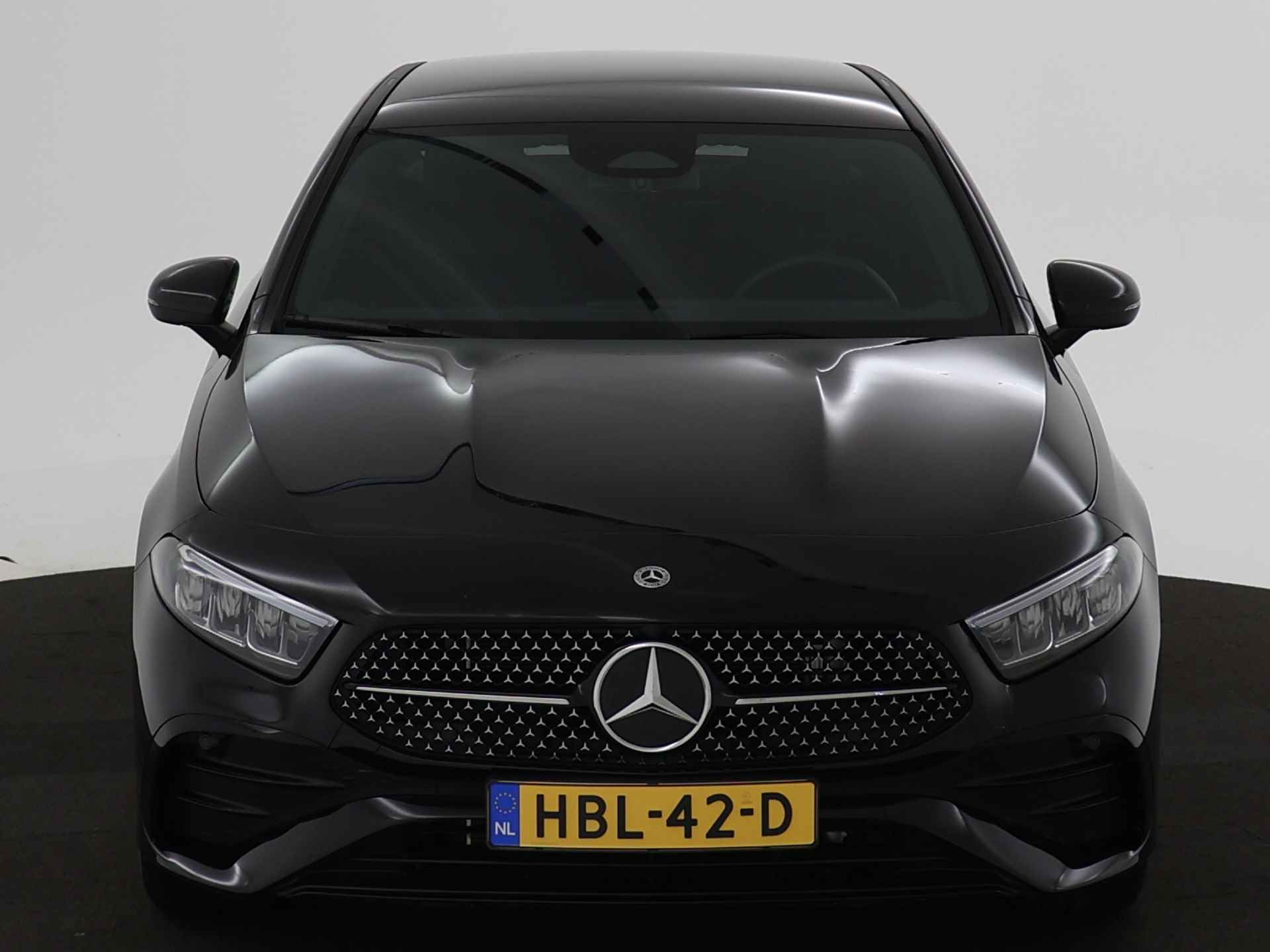 Mercedes-Benz A-Klasse 250 e Sedan AMG Face Lift Plug-In Hybride | AMG styling | Night Pakket | Sfeerverlichting | Achteruitrijcamera | Inclusief 24 maanden MB Certified garantie voor Europa. - 26/43