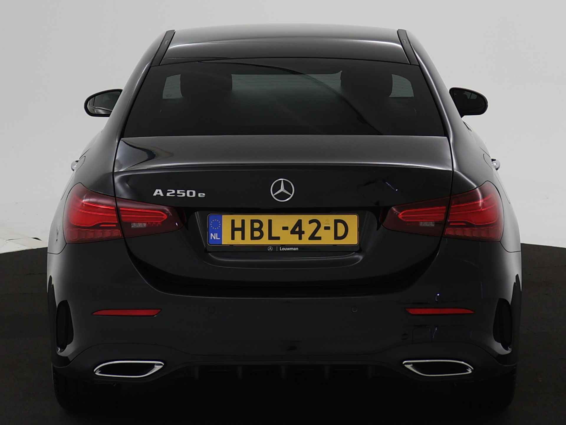 Mercedes-Benz A-Klasse 250 e Sedan AMG Face Lift Plug-In Hybride | AMG styling | Night Pakket | Sfeerverlichting | Achteruitrijcamera | Inclusief 24 maanden MB Certified garantie voor Europa. - 28/43