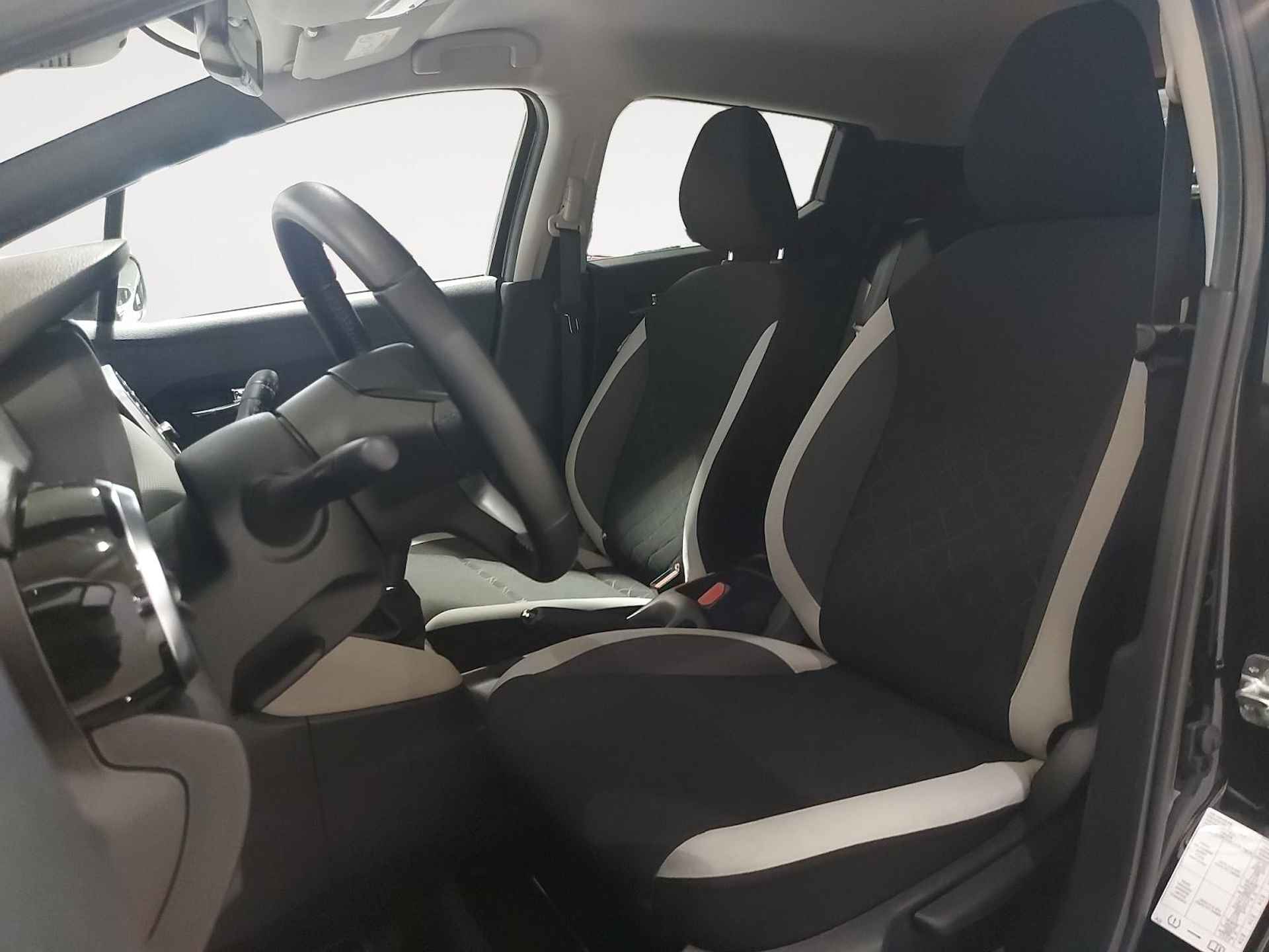 Nissan Micra 1.0 IG-T N-Connecta | Achteruitrijcamera | Parkeersensoren achter | Navigatie | Apple Carplay/Android auto | Bluetooth | Automatische regen/lichtsensoren | Keyless entry | Cruise control | Elektrische zijspiegels + ramen | - 19/45