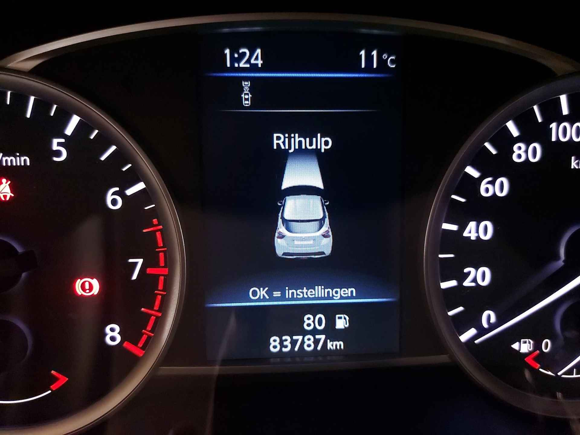 Nissan Micra 1.0 IG-T N-Connecta | Achteruitrijcamera | Parkeersensoren achter | Navigatie | Apple Carplay/Android auto | Bluetooth | Automatische regen/lichtsensoren | Keyless entry | Cruise control | Elektrische zijspiegels + ramen | - 28/45