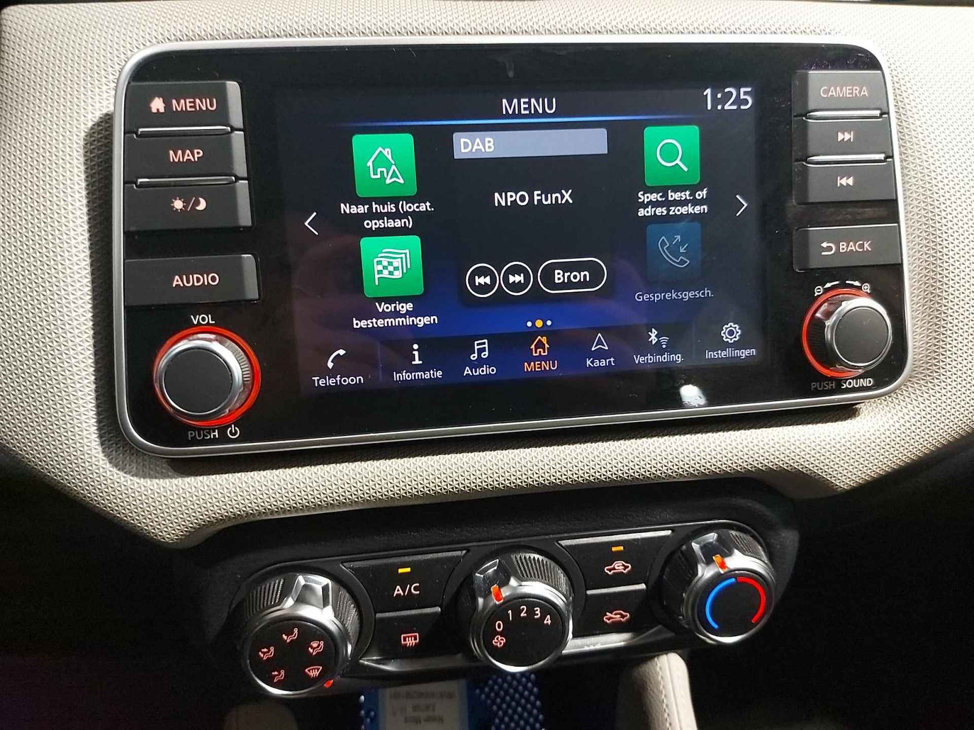 Nissan Micra 1.0 IG-T N-Connecta | Achteruitrijcamera | Parkeersensoren achter | Navigatie | Apple Carplay/Android auto | Bluetooth | Automatische regen/lichtsensoren | Keyless entry | Cruise control | Elektrische zijspiegels + ramen | - 30/45