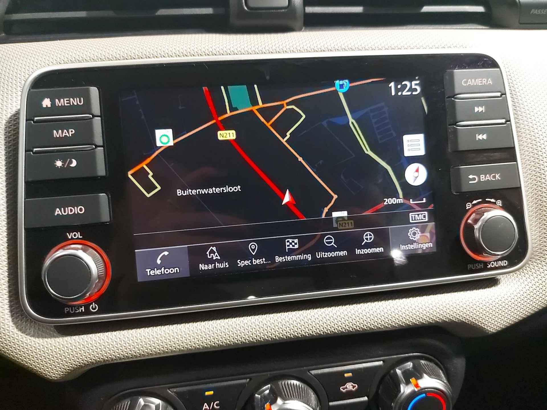 Nissan Micra 1.0 IG-T N-Connecta | Achteruitrijcamera | Parkeersensoren achter | Navigatie | Apple Carplay/Android auto | Bluetooth | Automatische regen/lichtsensoren | Keyless entry | Cruise control | Elektrische zijspiegels + ramen | - 31/45