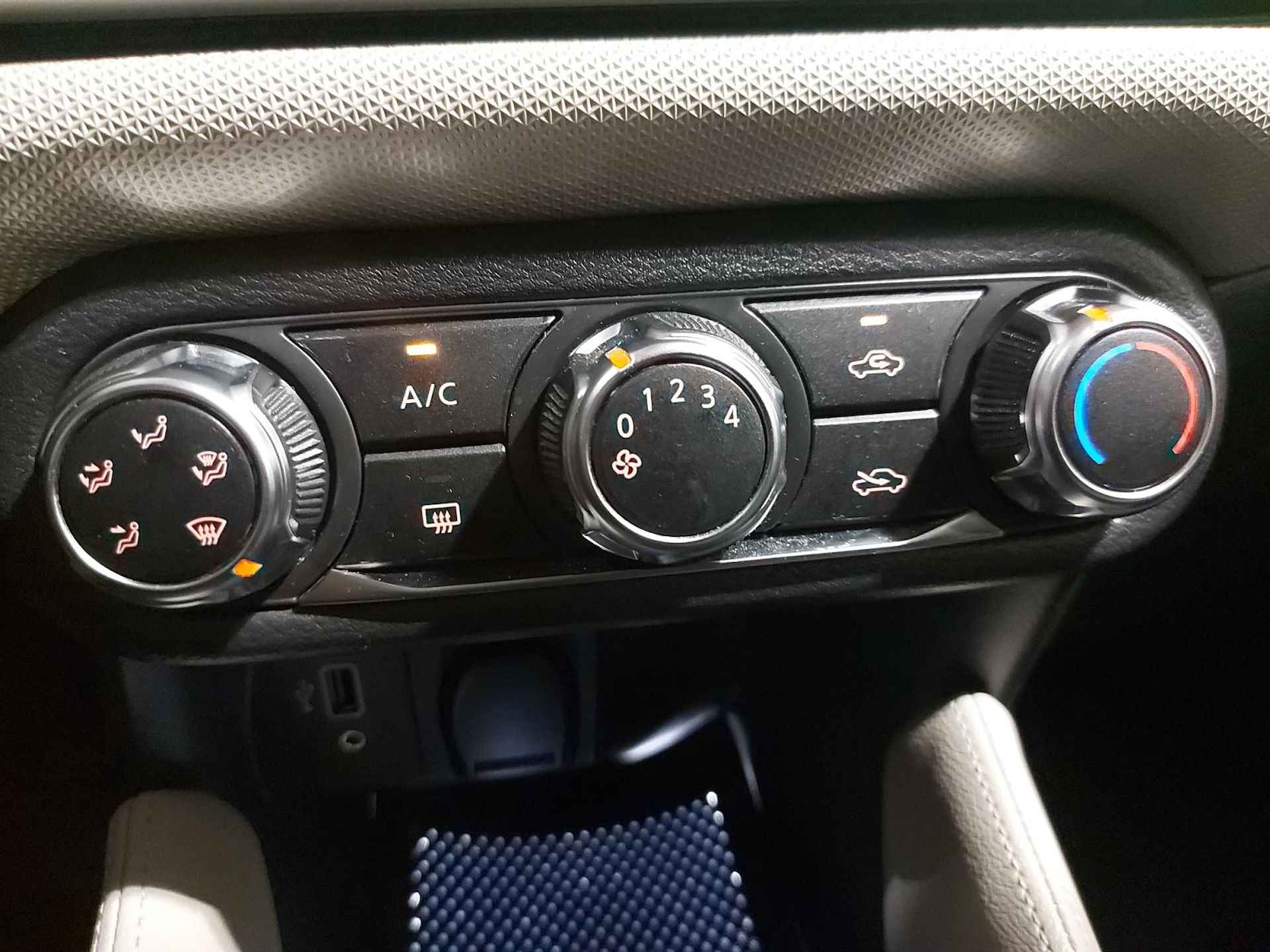 Nissan Micra 1.0 IG-T N-Connecta | Achteruitrijcamera | Parkeersensoren achter | Navigatie | Apple Carplay/Android auto | Bluetooth | Automatische regen/lichtsensoren | Keyless entry | Cruise control | Elektrische zijspiegels + ramen | - 34/45